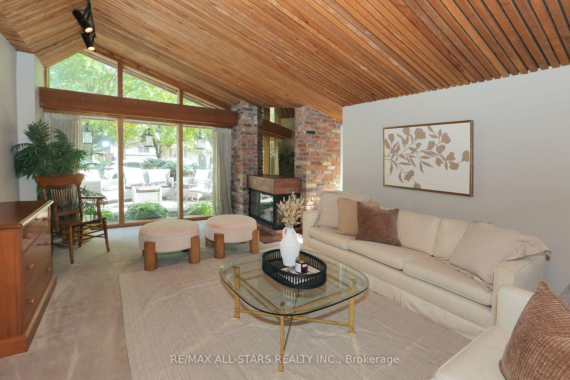 Photo 6 of 18 Sir Brandiles Place, Markham, Markham Village — HOMEH