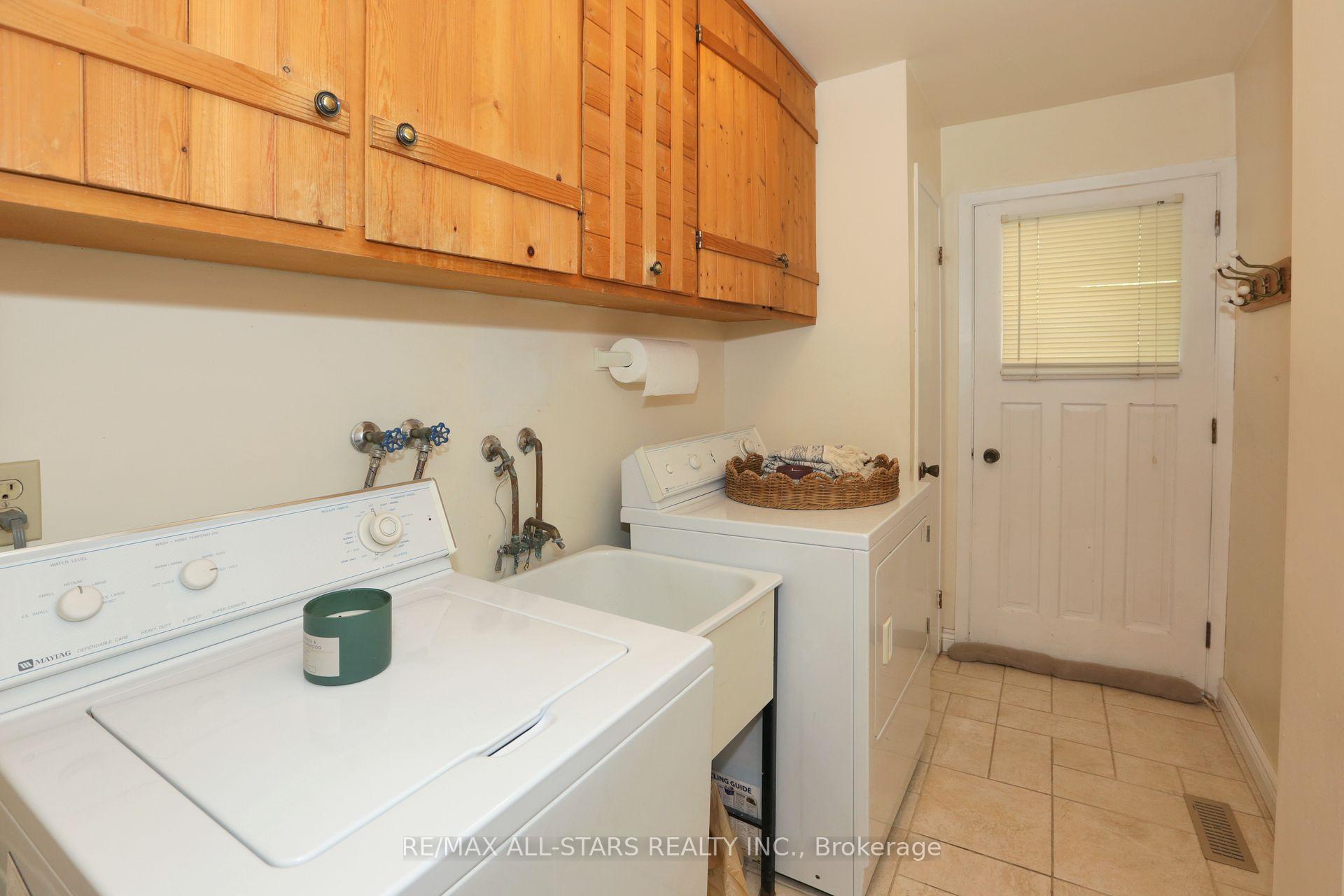 Photo 9 of 18 Sir Brandiles Place, Markham, Markham Village — HOMEH