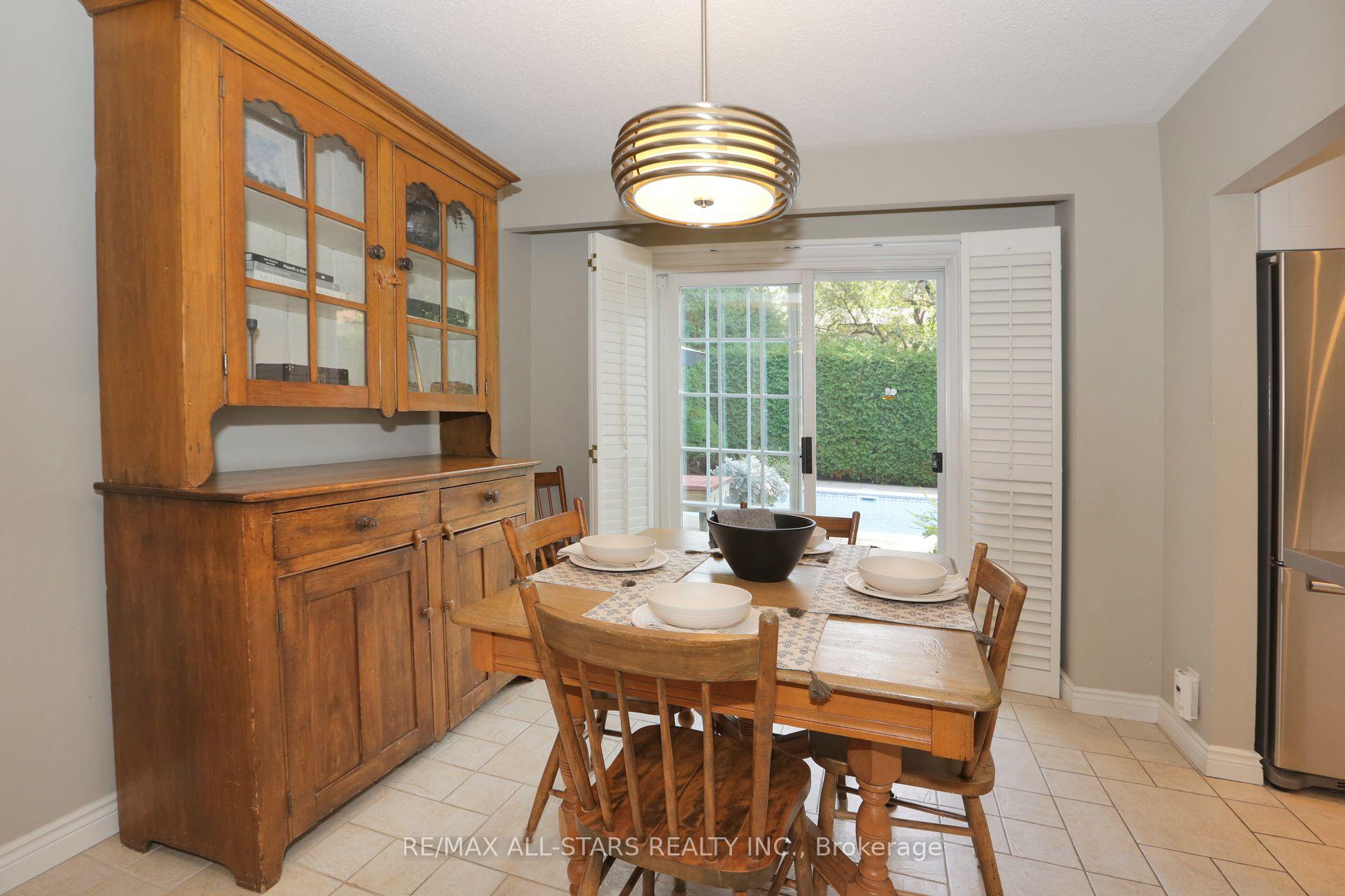 Photo 11 of 18 Sir Brandiles Place, Markham, Markham Village — HOMEH