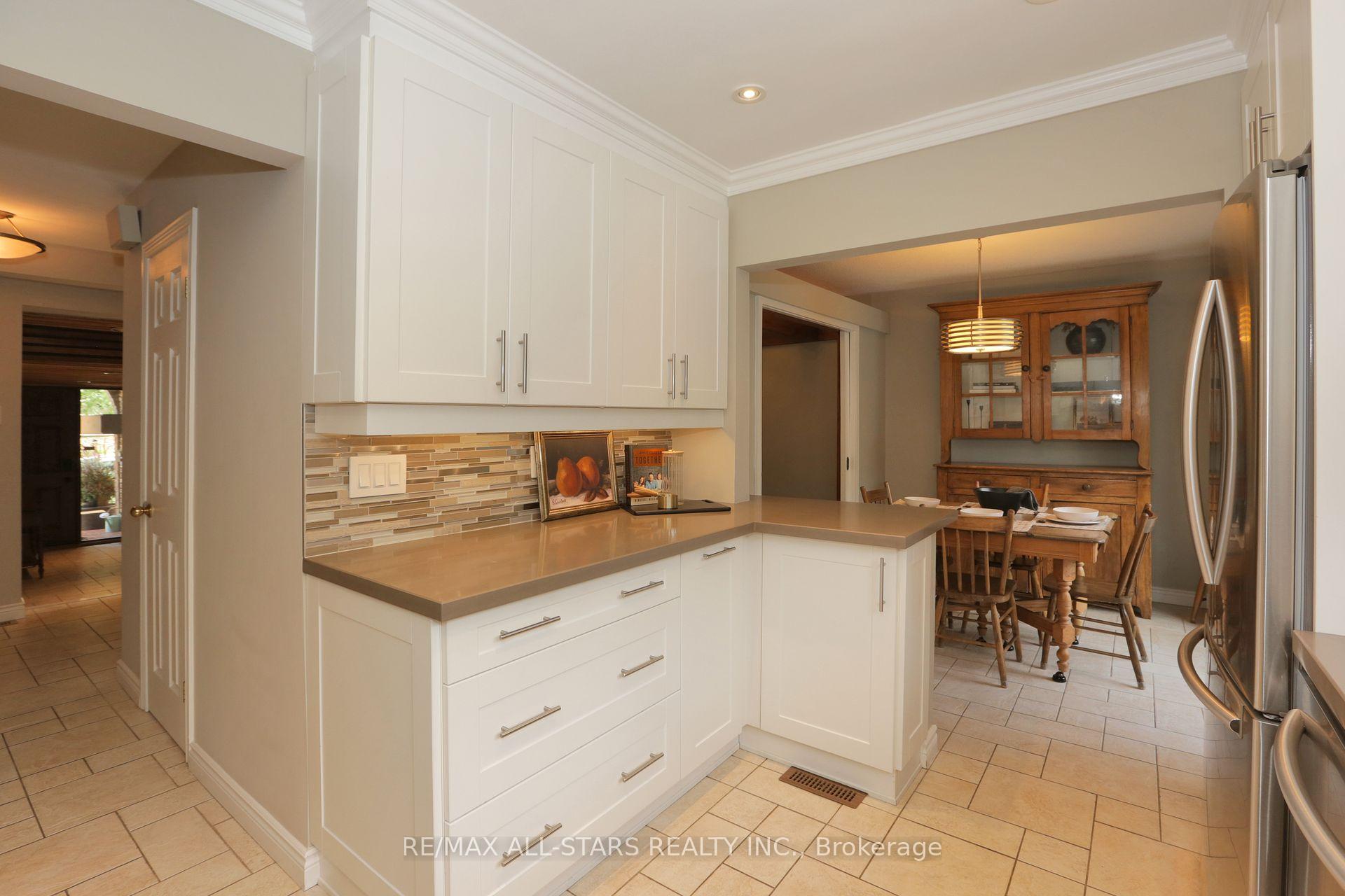 Photo 12 of 18 Sir Brandiles Place, Markham, Markham Village — HOMEH