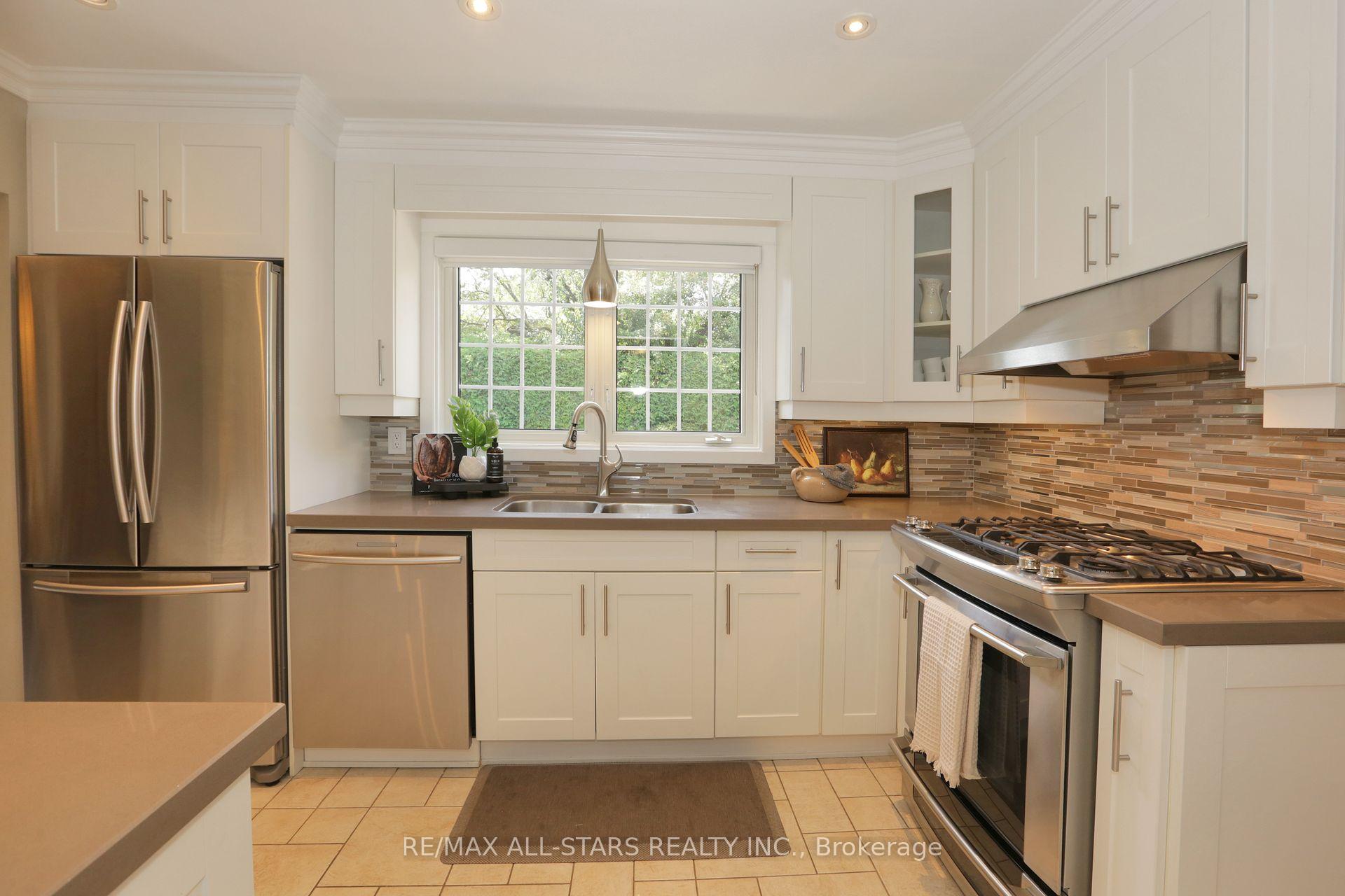 Photo 13 of 18 Sir Brandiles Place, Markham, Markham Village — HOMEH