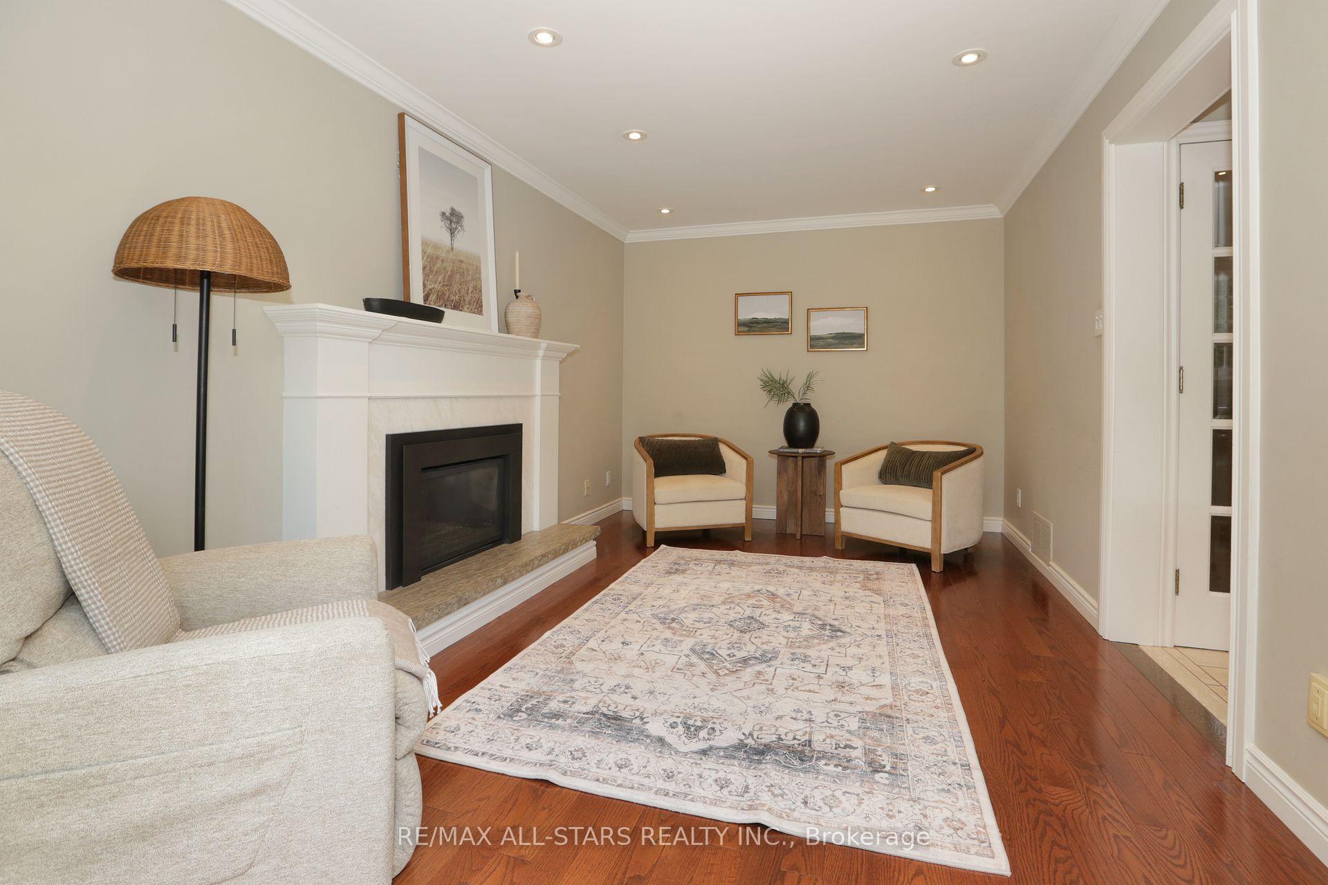 Photo 15 of 18 Sir Brandiles Place, Markham, Markham Village — HOMEH