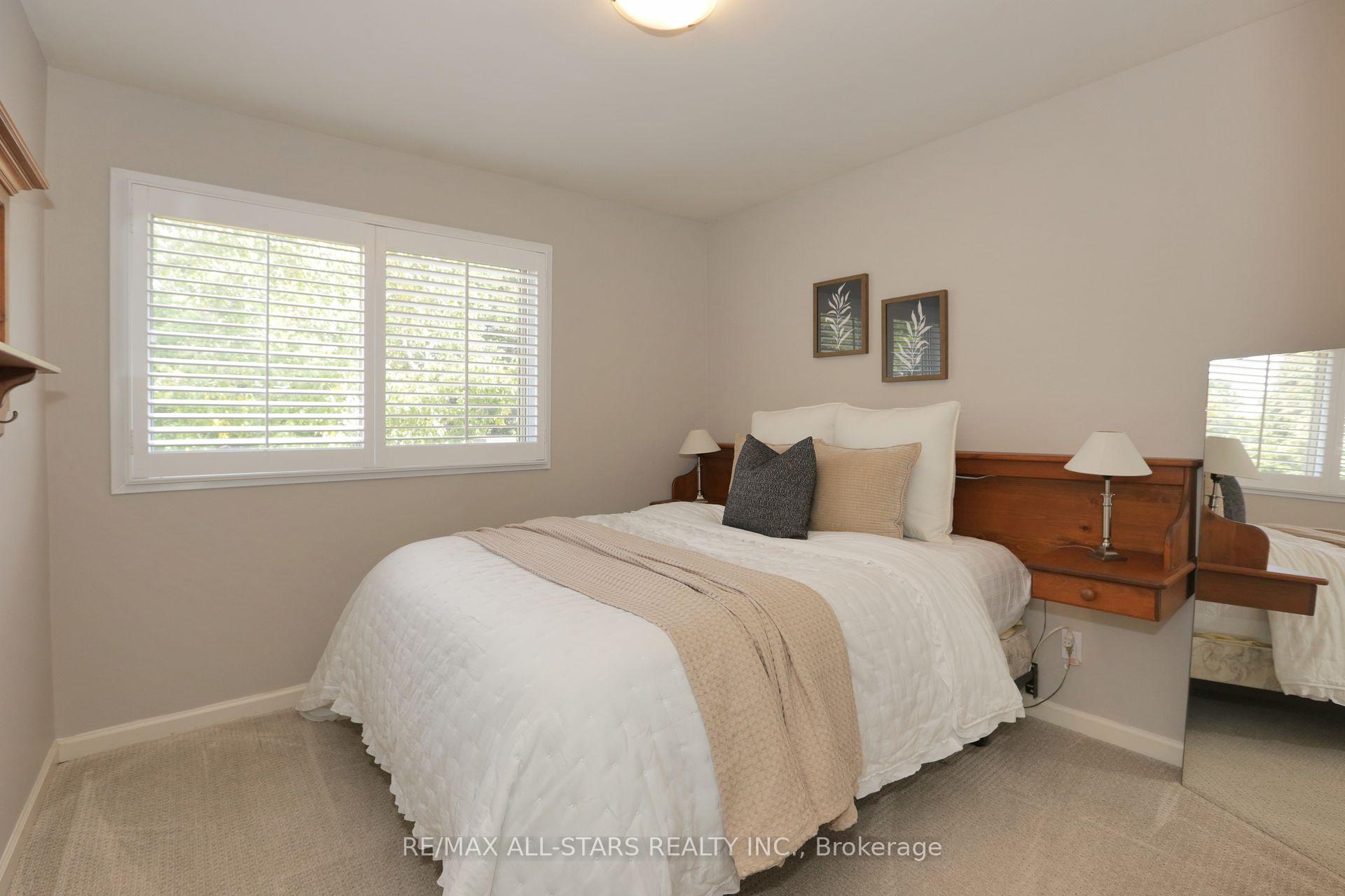 Photo 20 of 18 Sir Brandiles Place, Markham, Markham Village — HOMEH