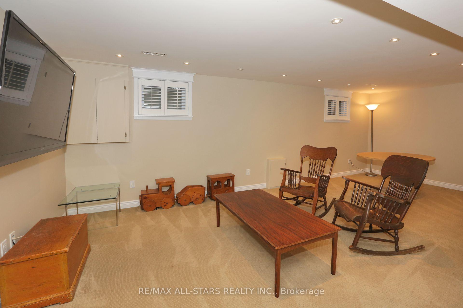 Photo 22 of 18 Sir Brandiles Place, Markham, Markham Village — HOMEH