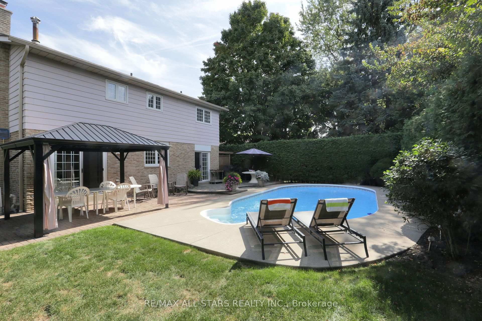 Photo 24 of 18 Sir Brandiles Place, Markham, Markham Village — HOMEH