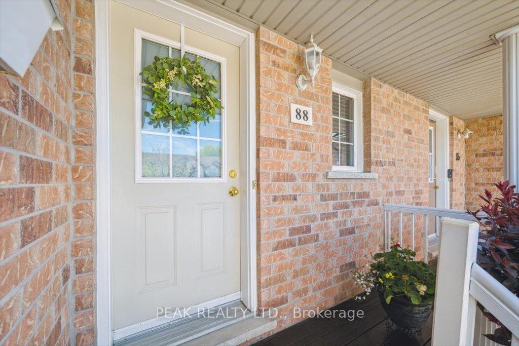 Photo 5 of 88 Foxglove Crescent, Kitchener — HOMEH