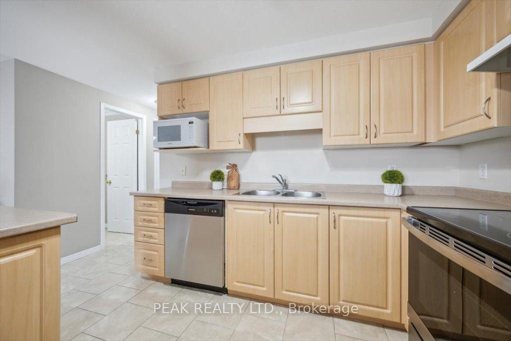 Photo 16 of 88 Foxglove Crescent, Kitchener — HOMEH