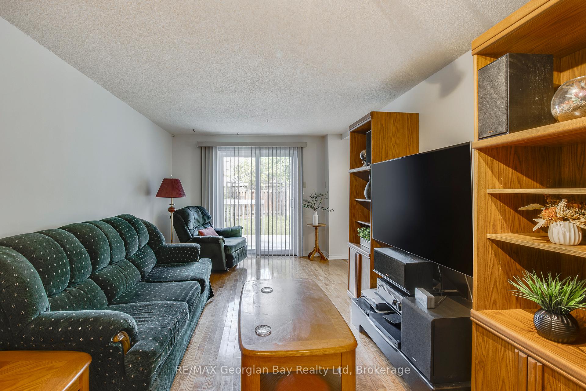 Photo 6 of 328 Rose Crescent, Midland — HOMEH