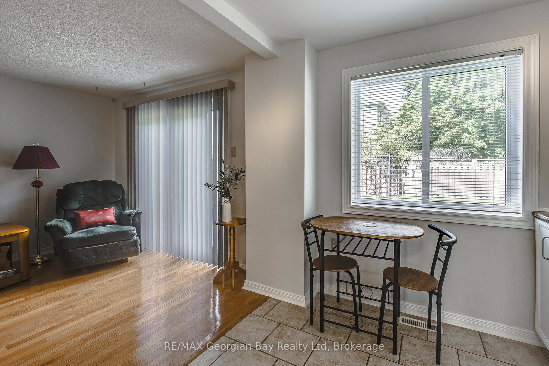 Photo 8 of 328 Rose Crescent, Midland — HOMEH