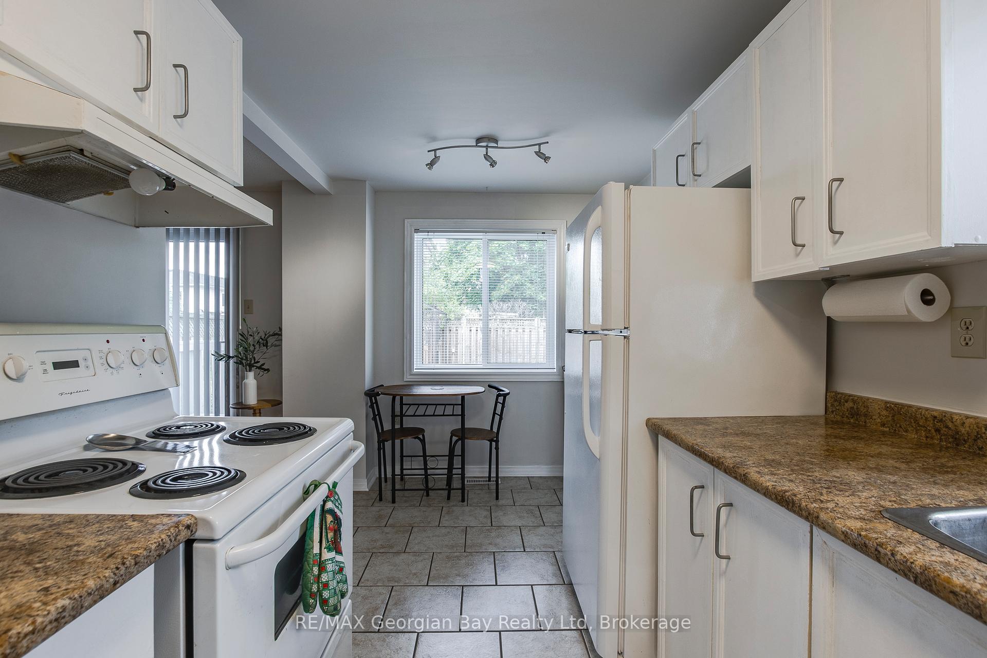 Photo 13 of 328 Rose Crescent, Midland — HOMEH