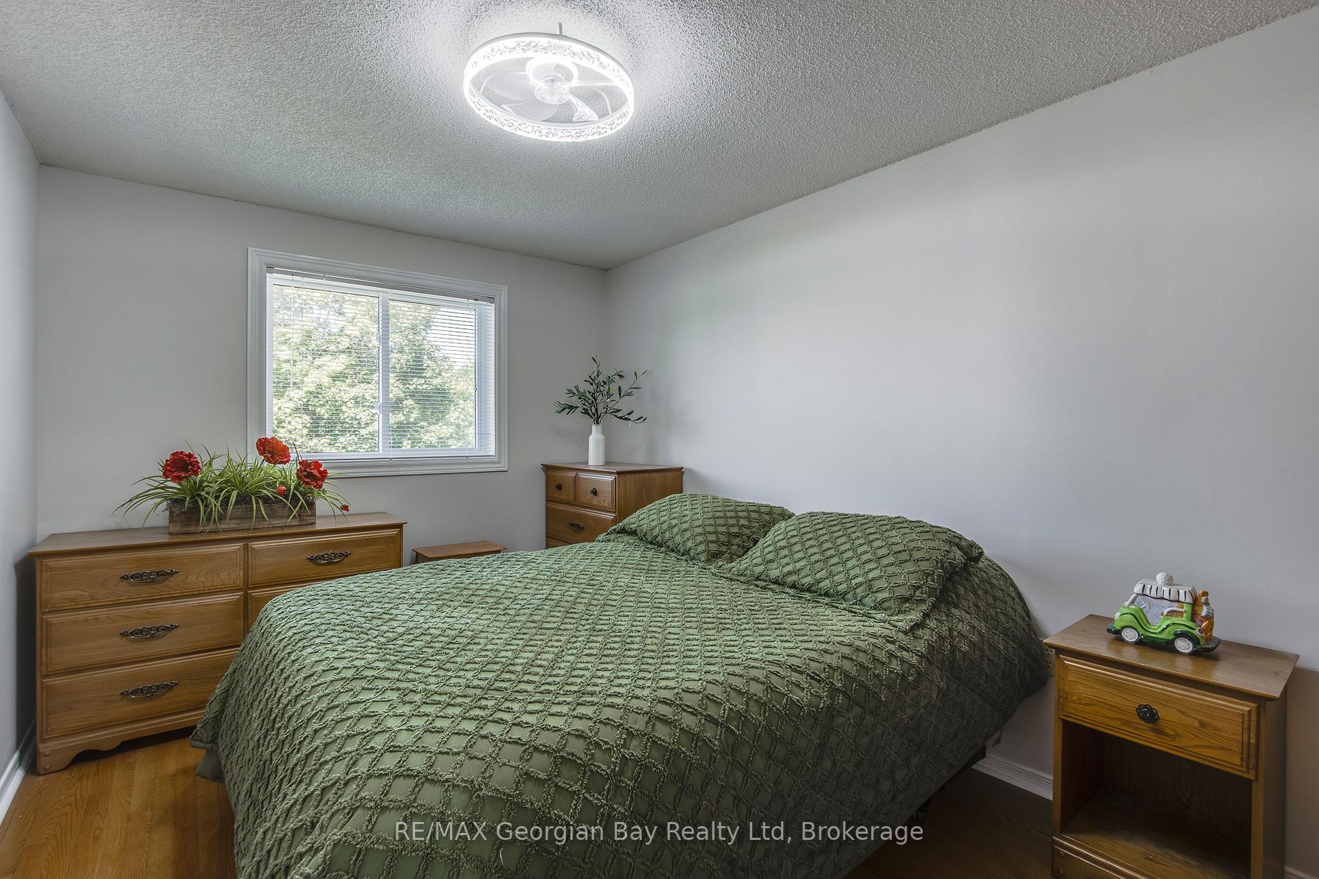 Photo 16 of 328 Rose Crescent, Midland — HOMEH