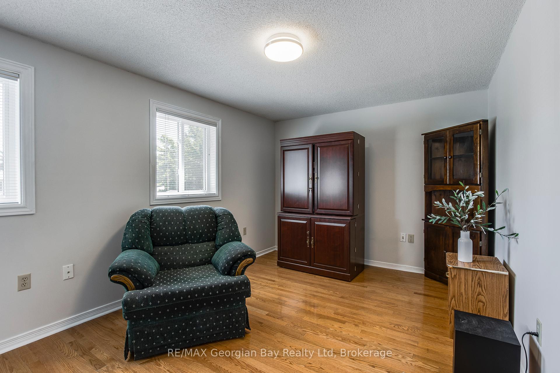 Photo 19 of 328 Rose Crescent, Midland — HOMEH