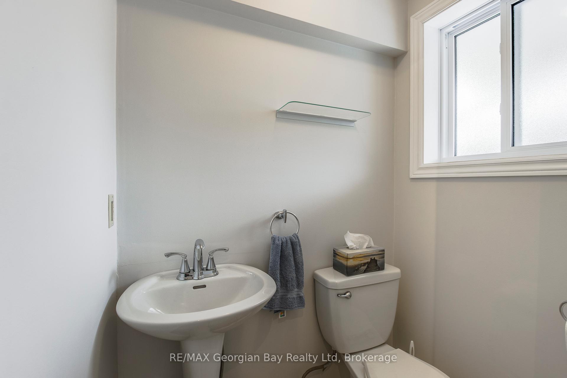 Photo 23 of 328 Rose Crescent, Midland — HOMEH