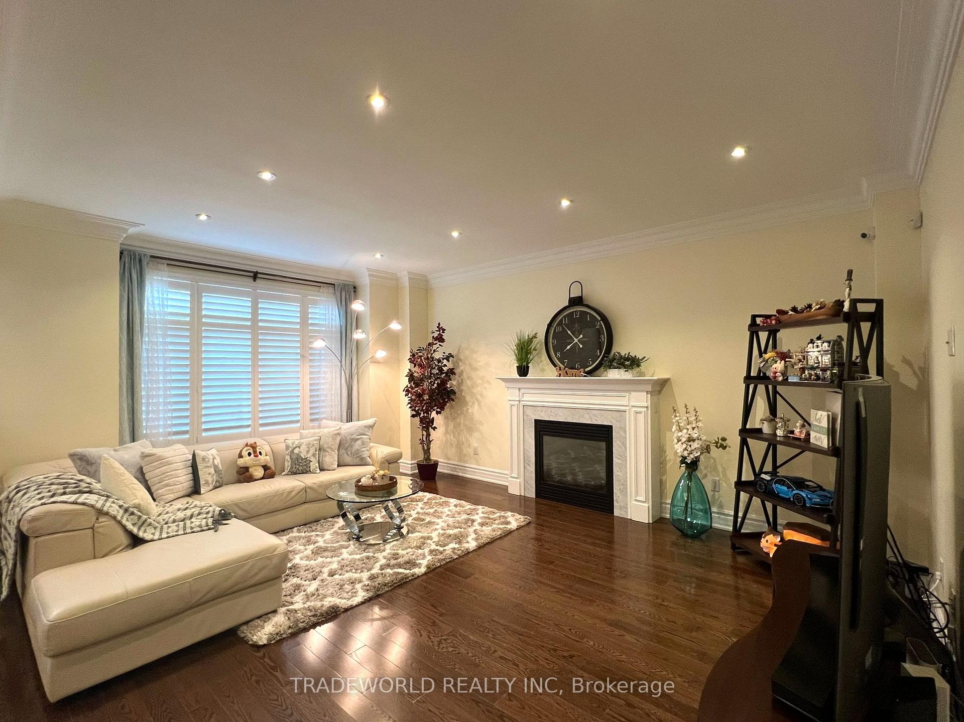 Photo 2 of 73 Glengordon Crescent, Markham, Devil's Elbow — HOMEH