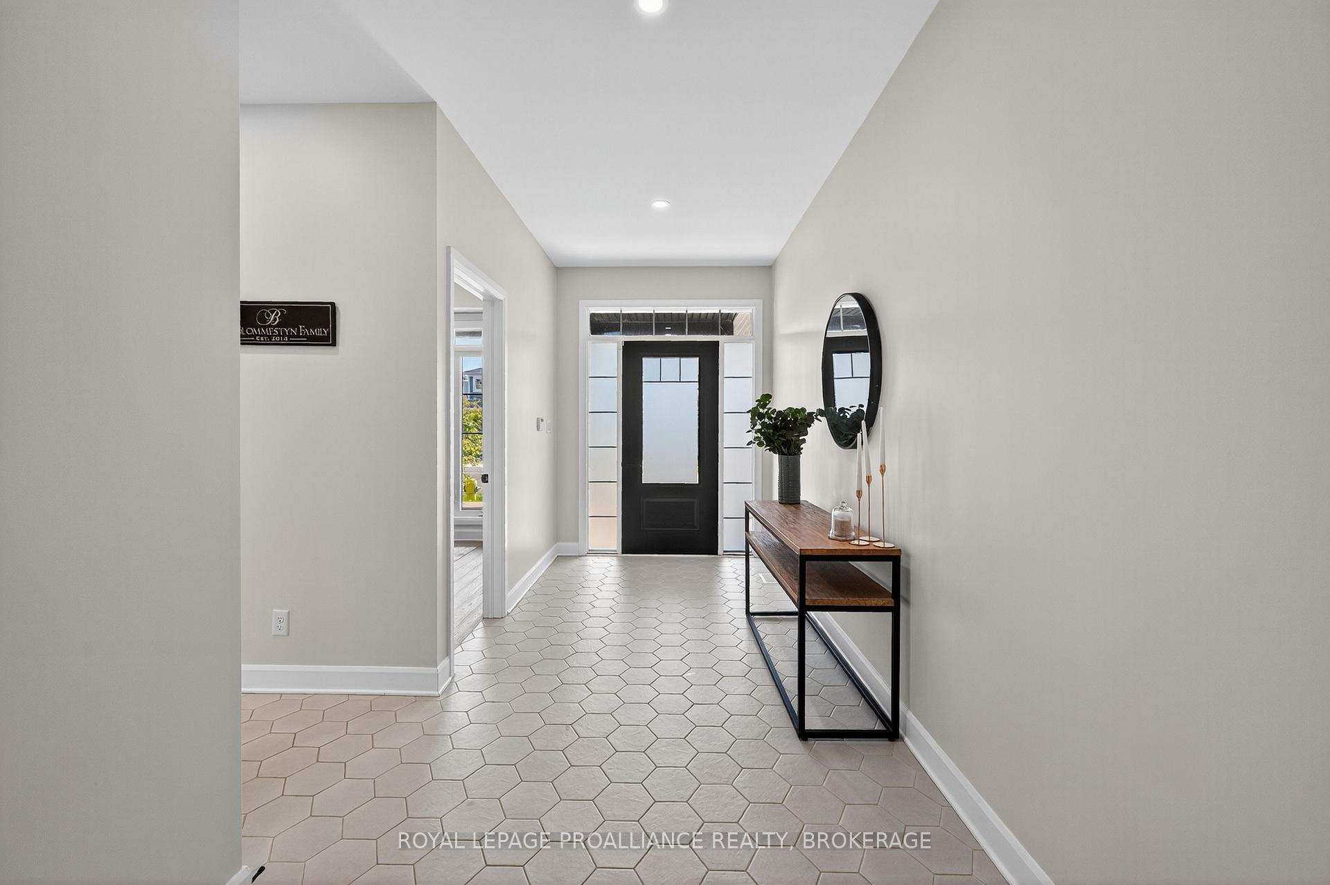 Photo 2 of 756 Riverview Way, Kingston, Kingston East (Incl Barret Crt) — HOMEH
