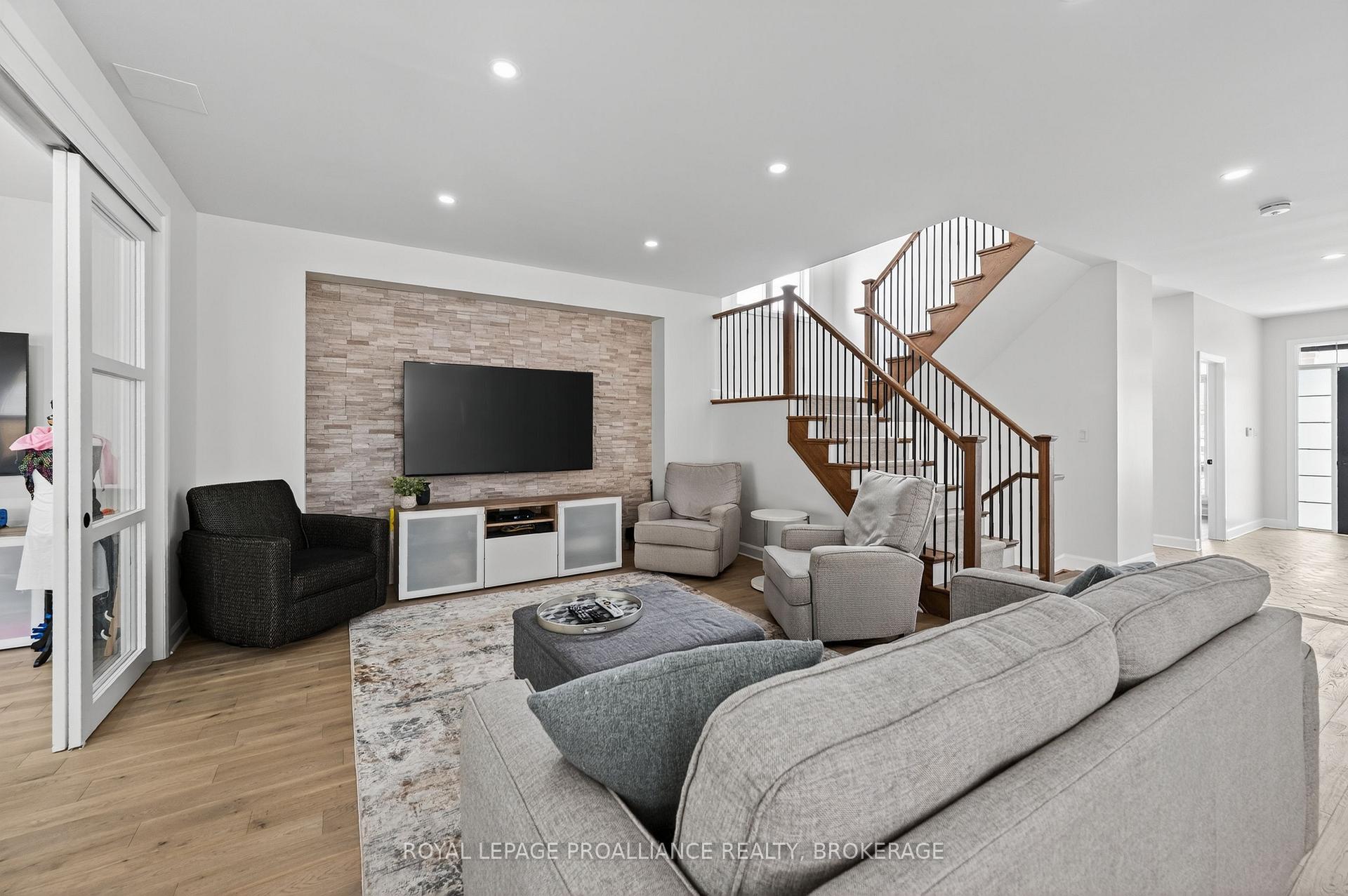 Photo 5 of 756 Riverview Way, Kingston, Kingston East (Incl Barret Crt) — HOMEH