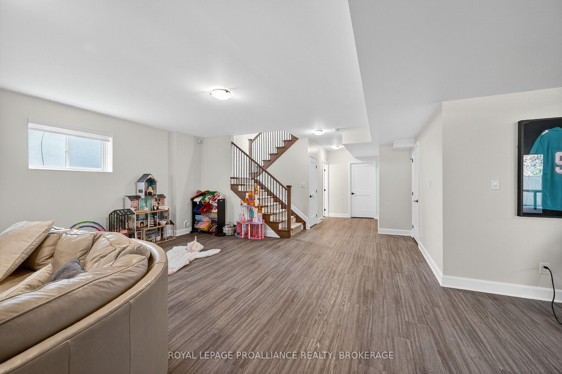 Photo 40 of 756 Riverview Way, Kingston, Kingston East (Incl Barret Crt) — HOMEH