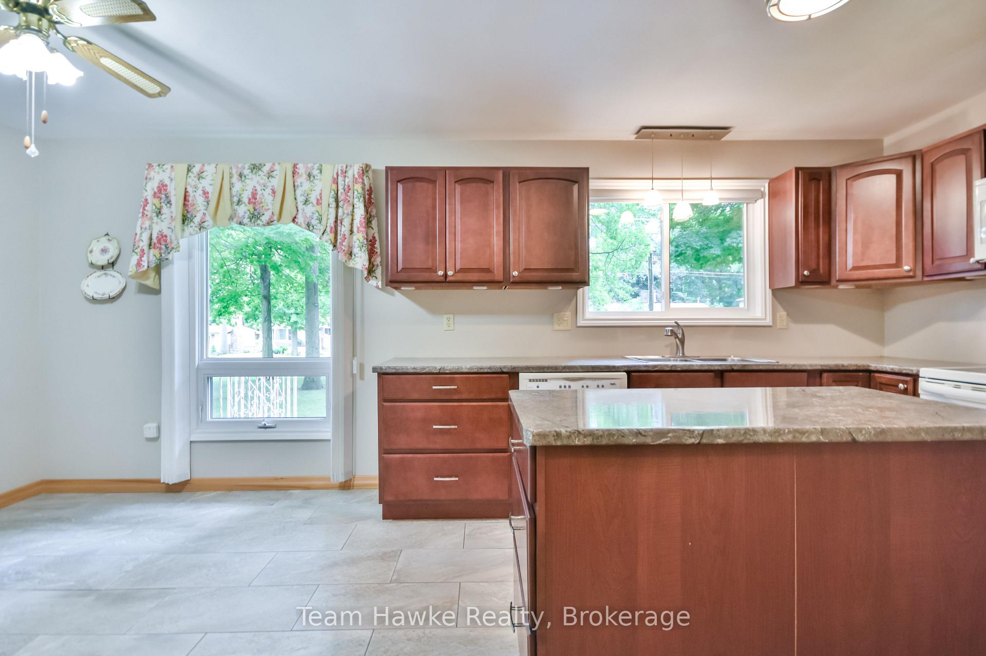 Photo 9 of 1262 Everton Road, Midland — HOMEH