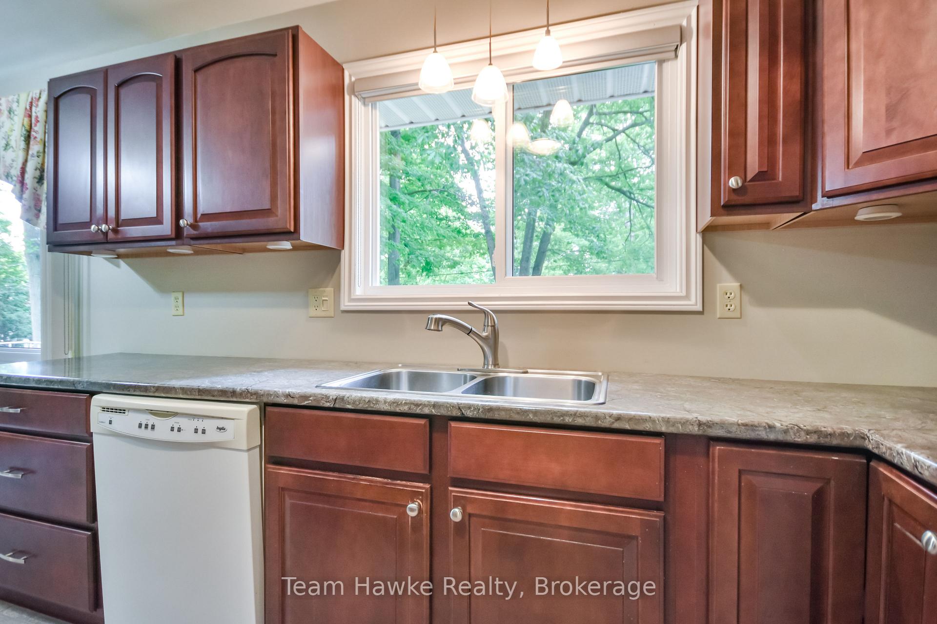 Photo 11 of 1262 Everton Road, Midland — HOMEH