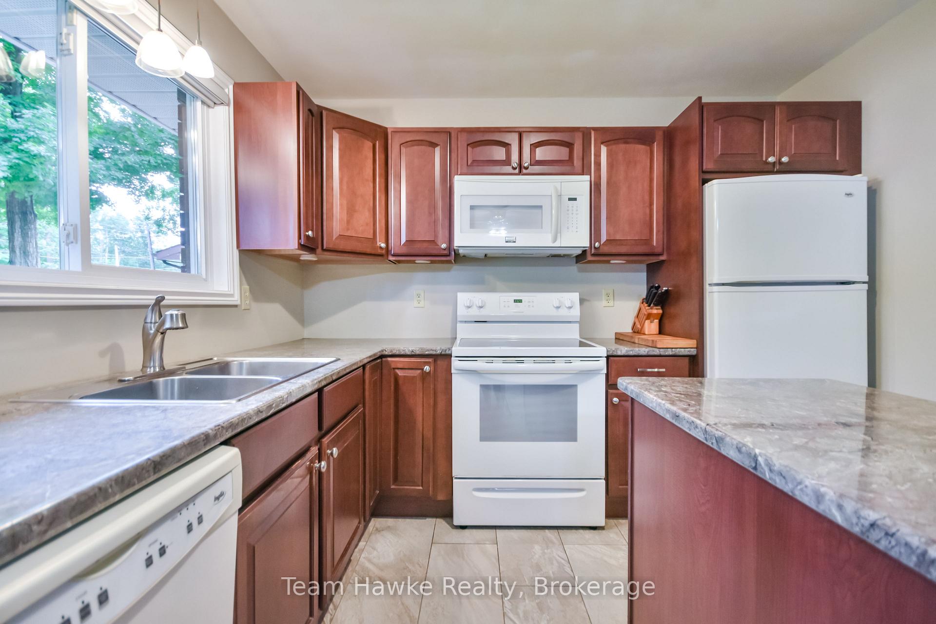 Photo 12 of 1262 Everton Road, Midland — HOMEH