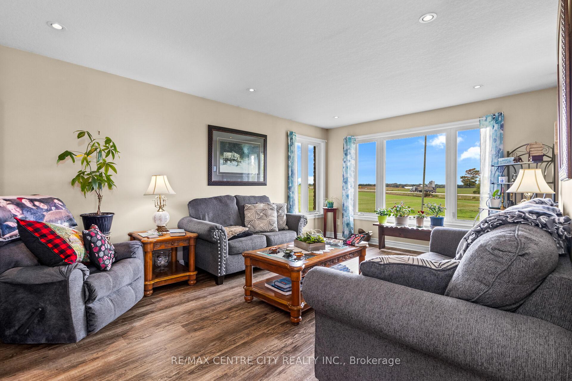 Photo 6 of 5481 Wellington 2 Road, Minto — HOMEH