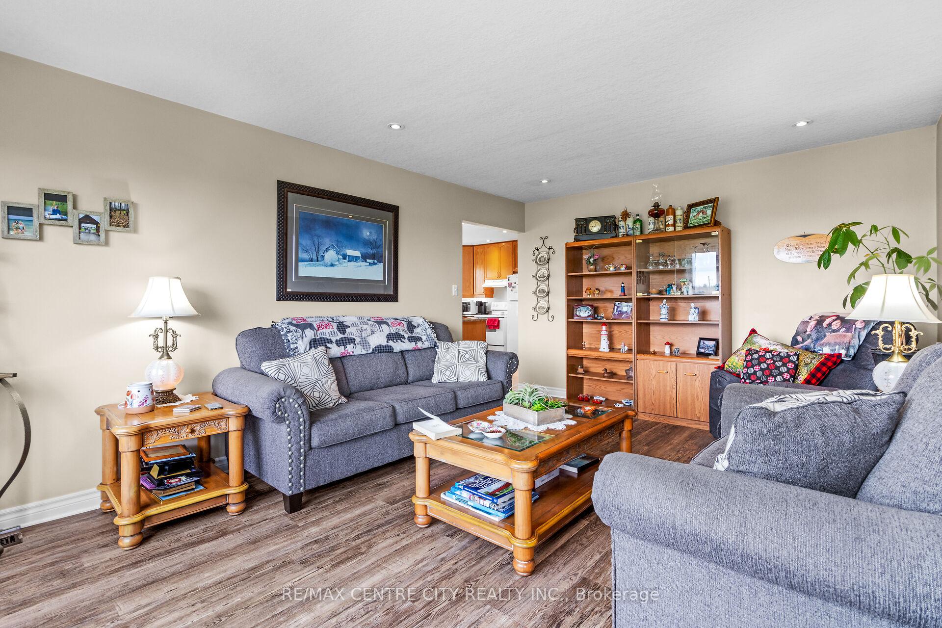 Photo 7 of 5481 Wellington 2 Road, Minto — HOMEH