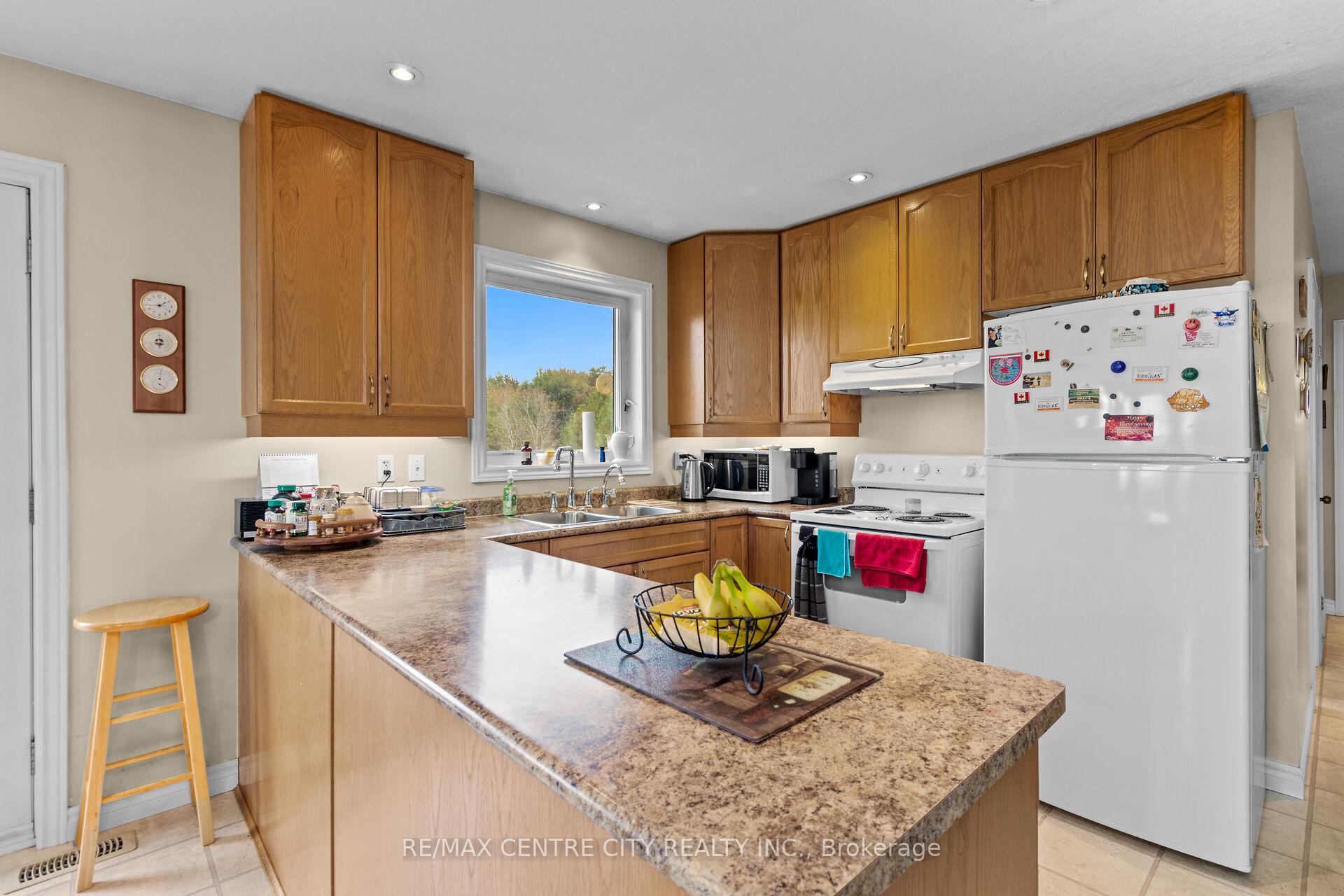 Photo 10 of 5481 Wellington 2 Road, Minto — HOMEH