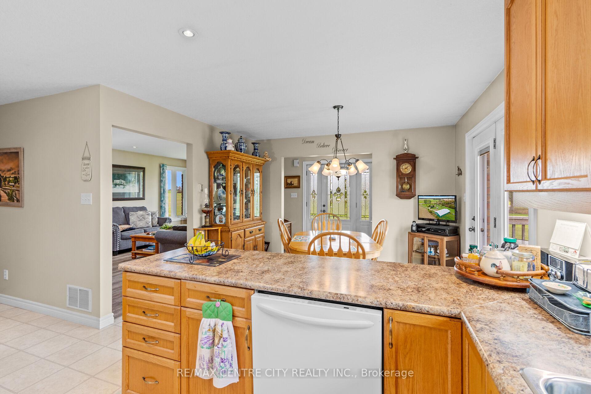 Photo 12 of 5481 Wellington 2 Road, Minto — HOMEH