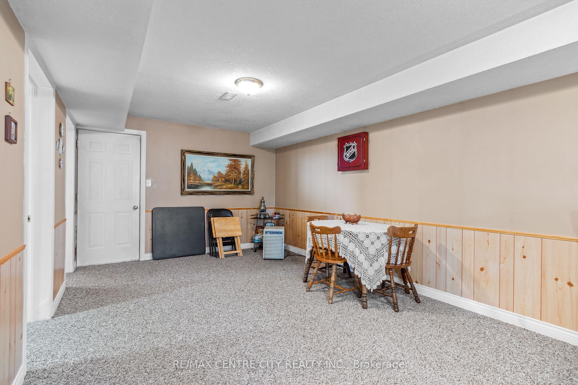 Photo 22 of 5481 Wellington 2 Road, Minto — HOMEH