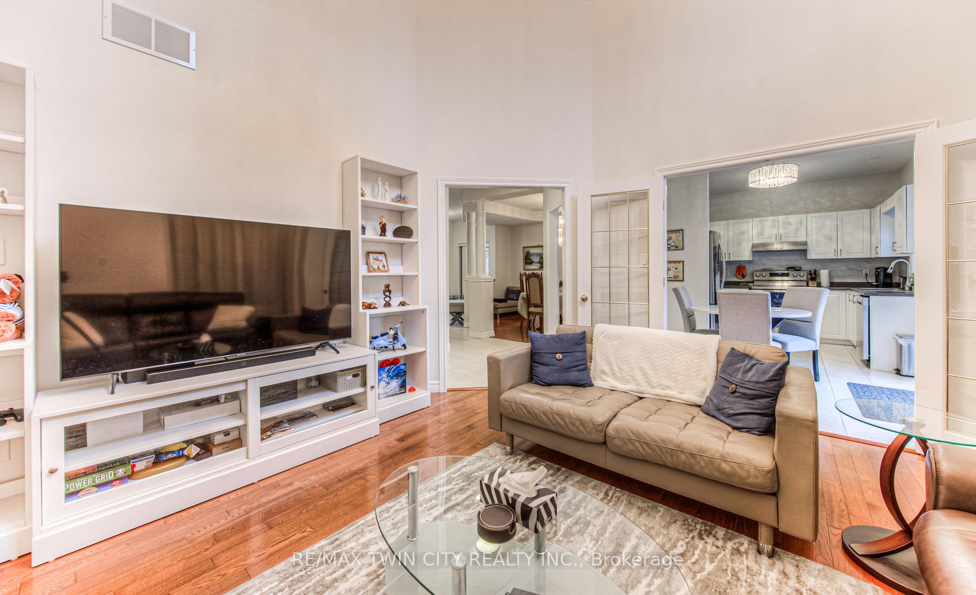 Photo 11 of 212 Doon Drive S, Kitchener — HOMEH