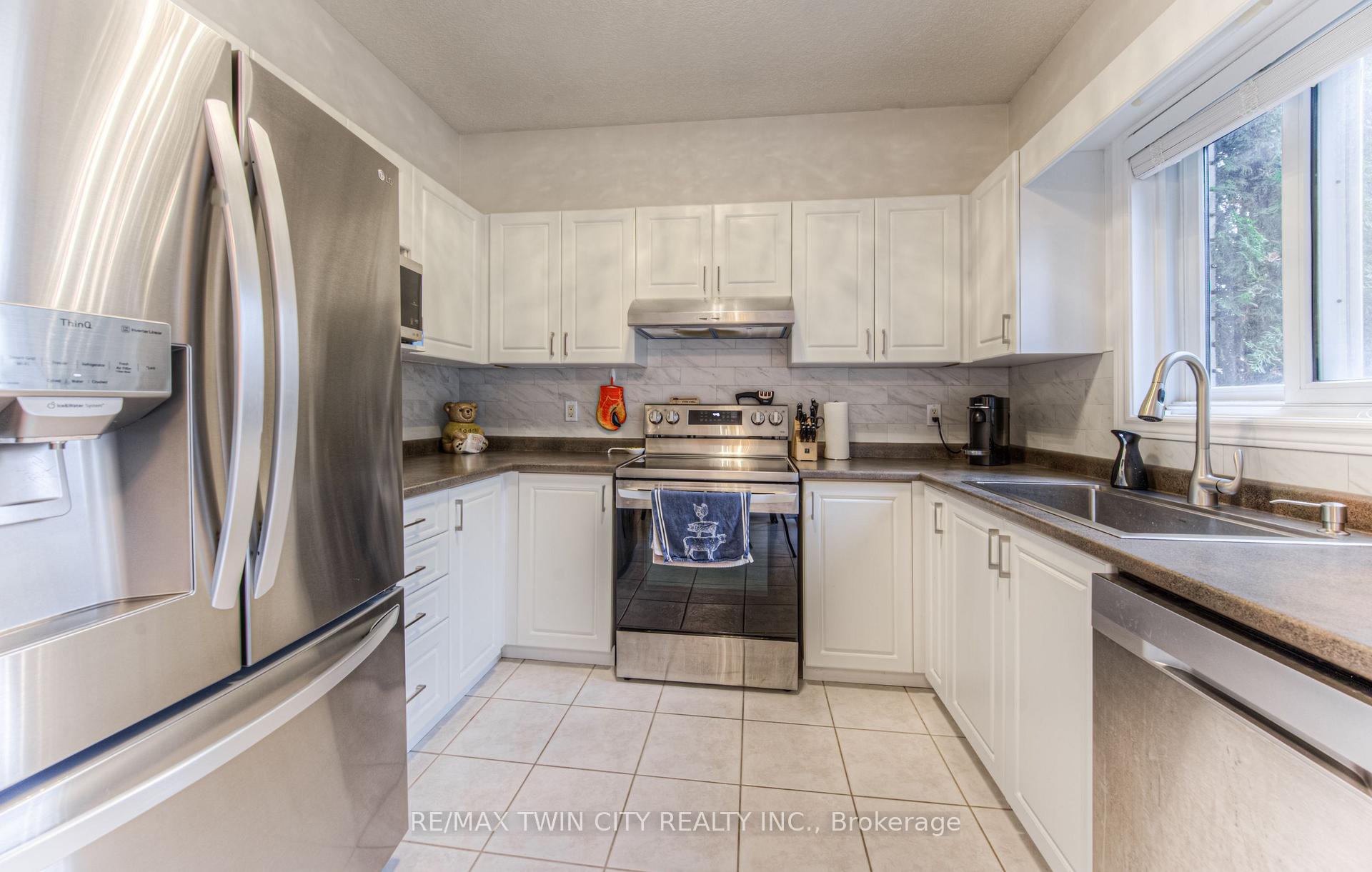 Photo 13 of 212 Doon Drive S, Kitchener — HOMEH