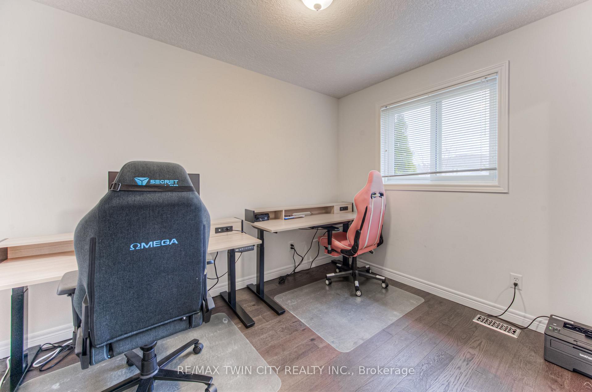 Photo 21 of 212 Doon Drive S, Kitchener — HOMEH