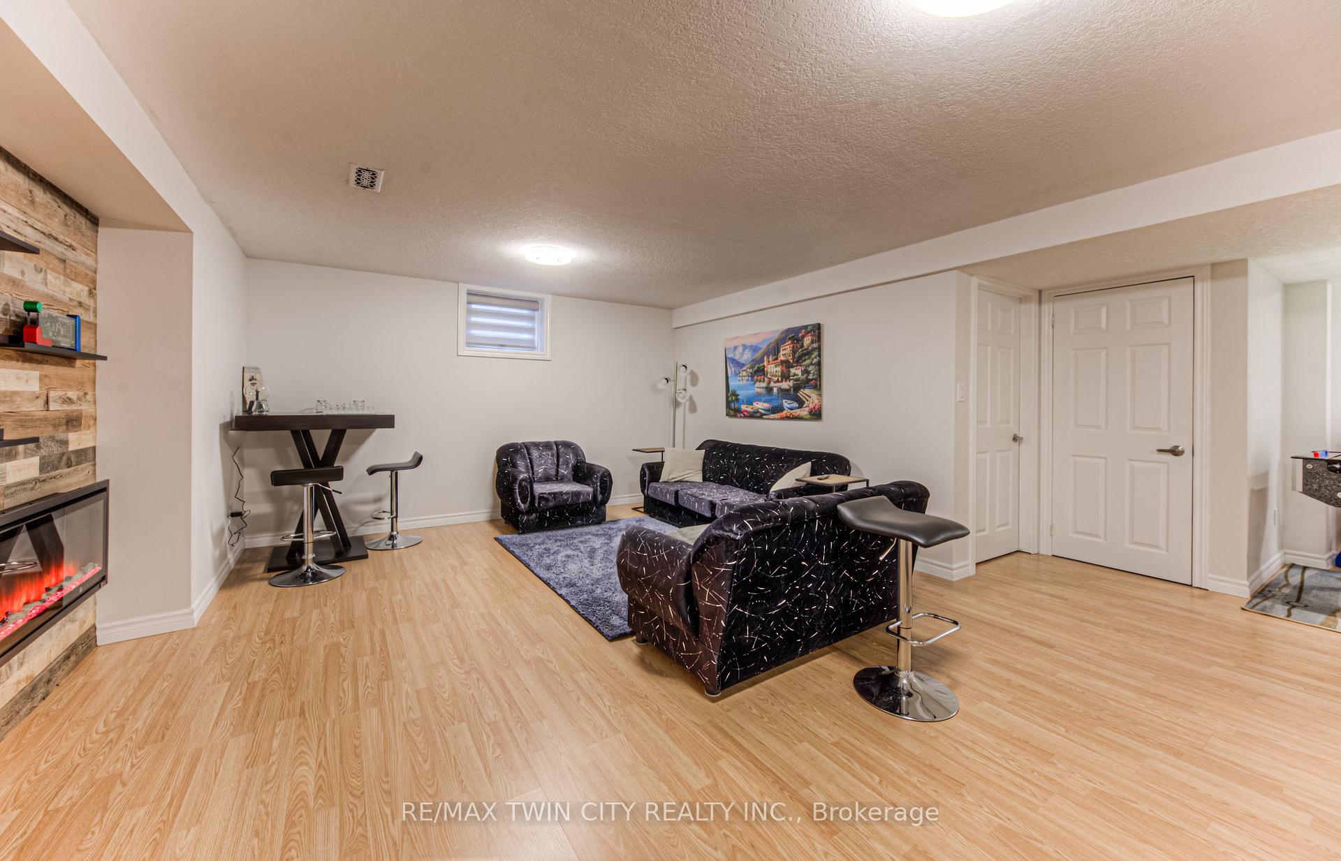 Photo 25 of 212 Doon Drive S, Kitchener — HOMEH