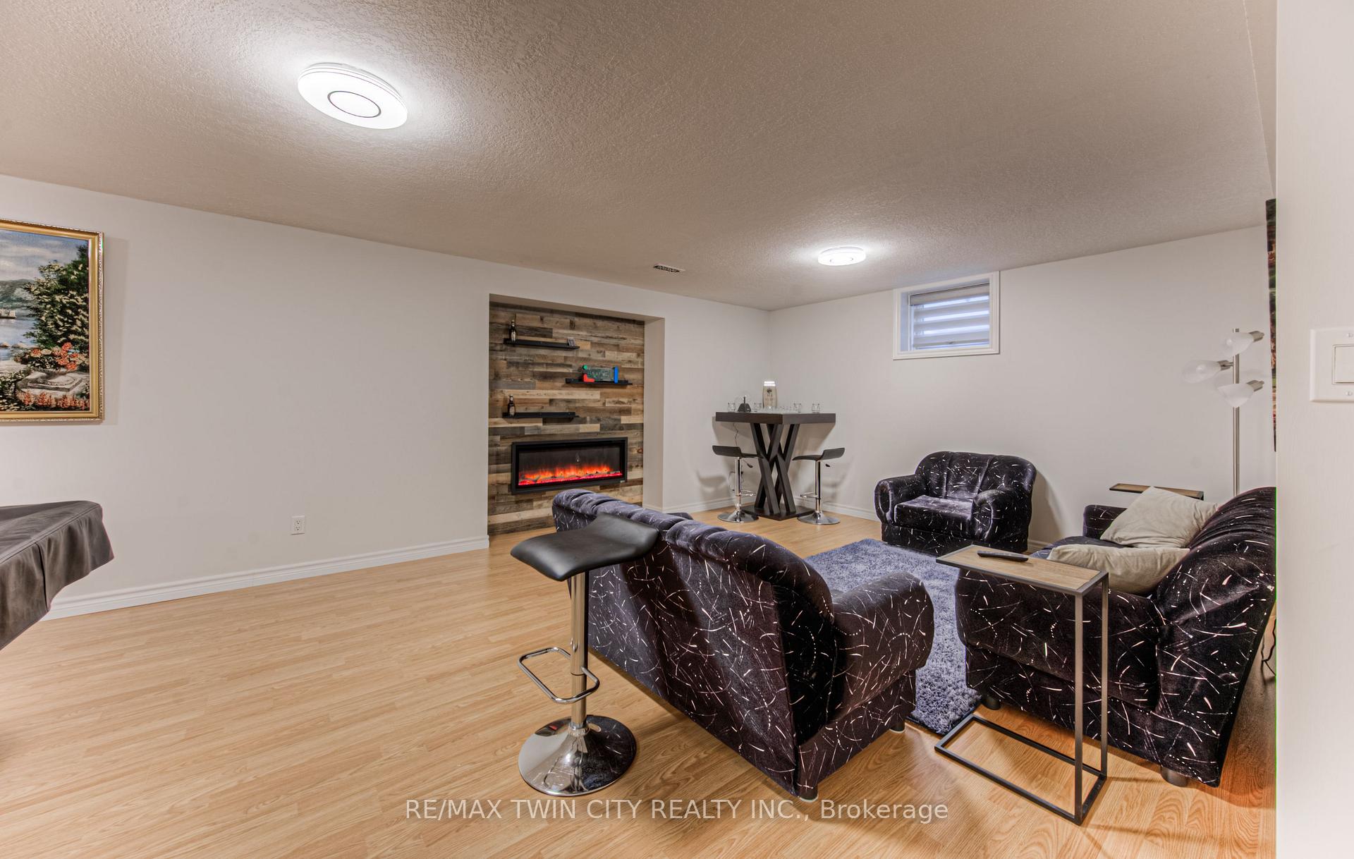Photo 26 of 212 Doon Drive S, Kitchener — HOMEH