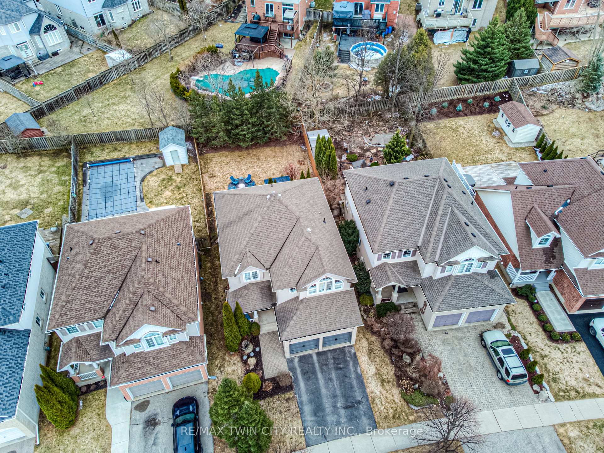 Photo 33 of 212 Doon Drive S, Kitchener — HOMEH