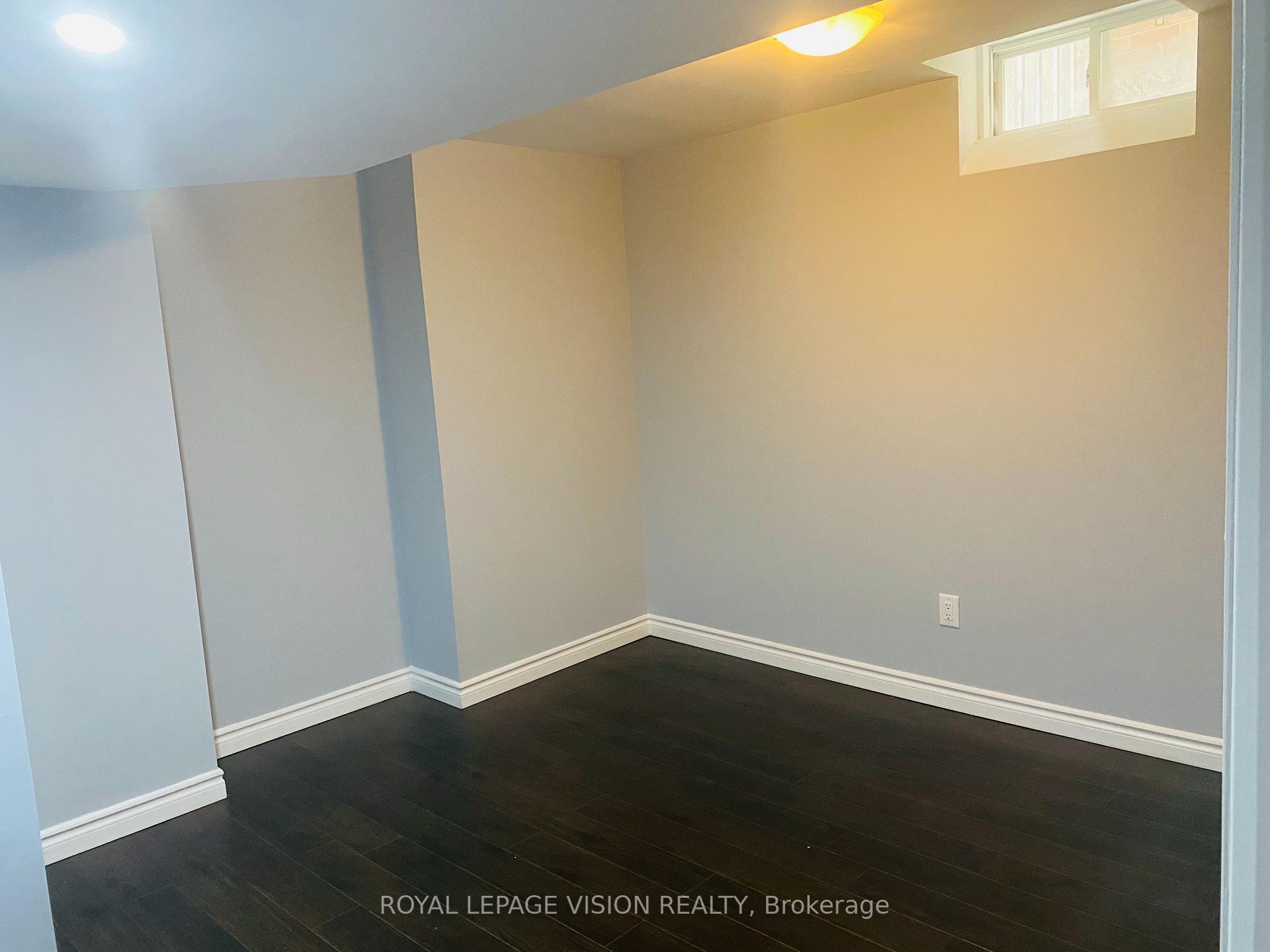 Photo 3 of 10 Germain Crescent, Markham, Box Grove — HOMEH