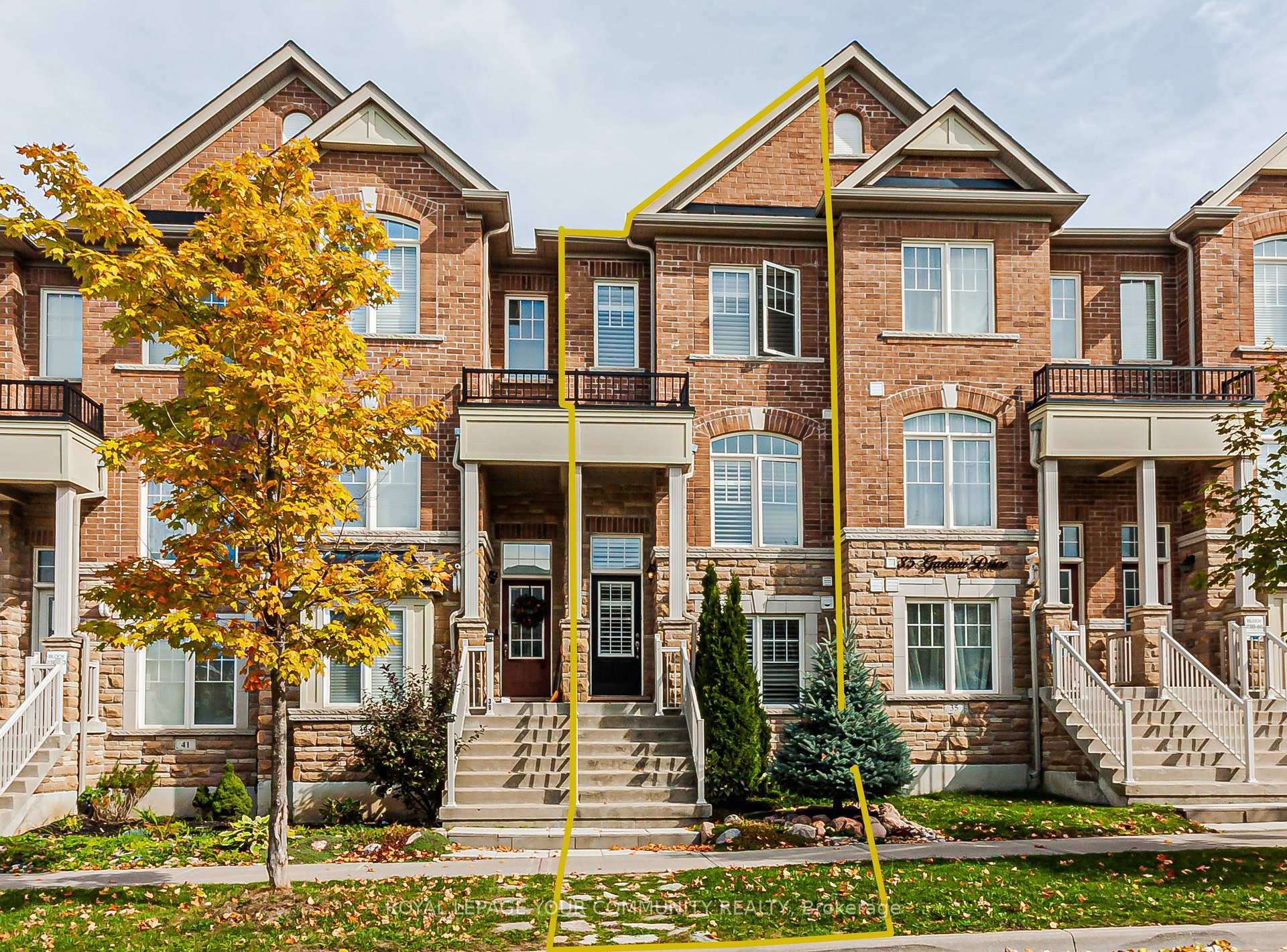 Photo 2 of 37 Gadani Drive, Markham, Greensborough — HOMEH