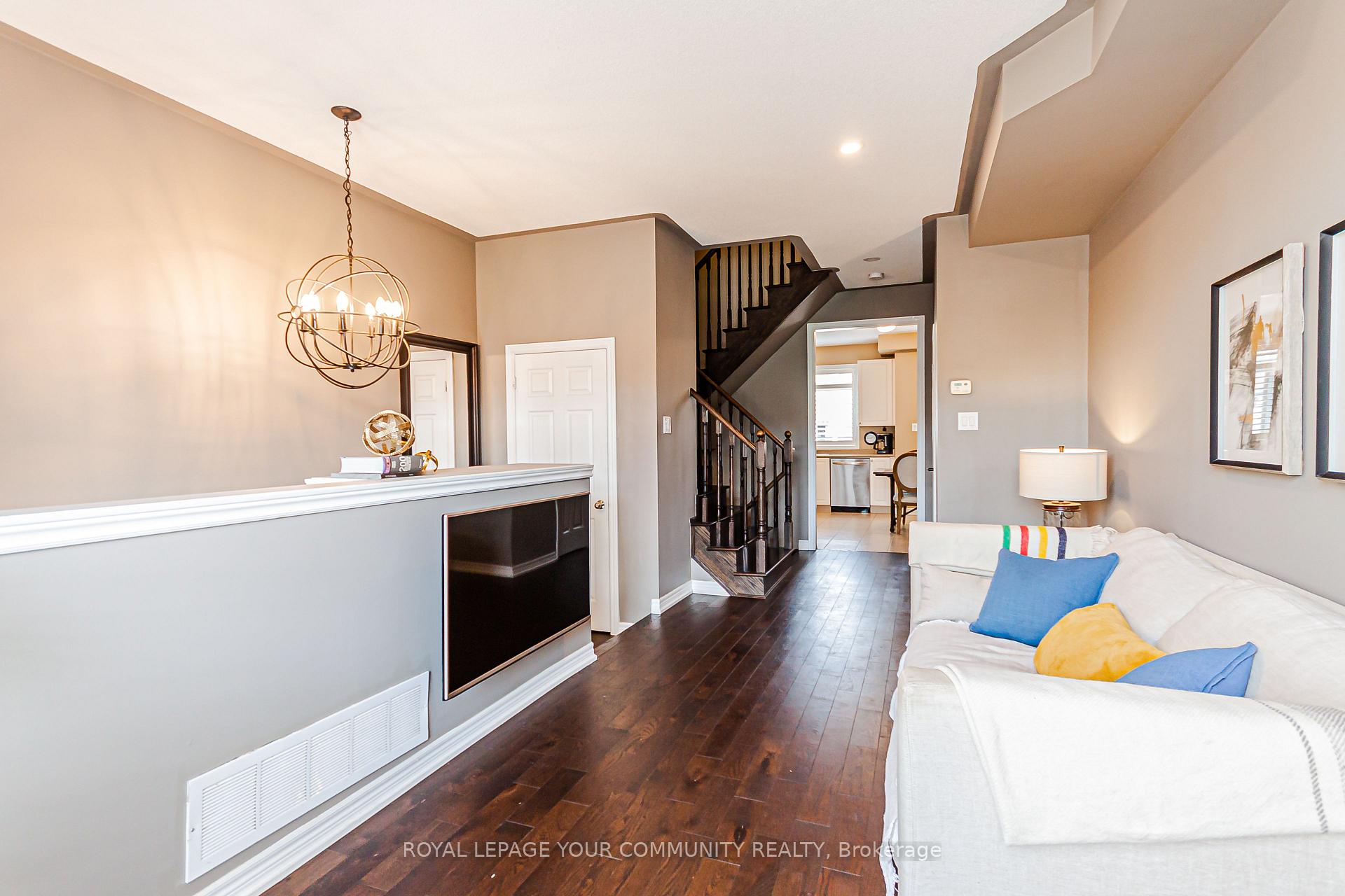 Photo 7 of 37 Gadani Drive, Markham, Greensborough — HOMEH