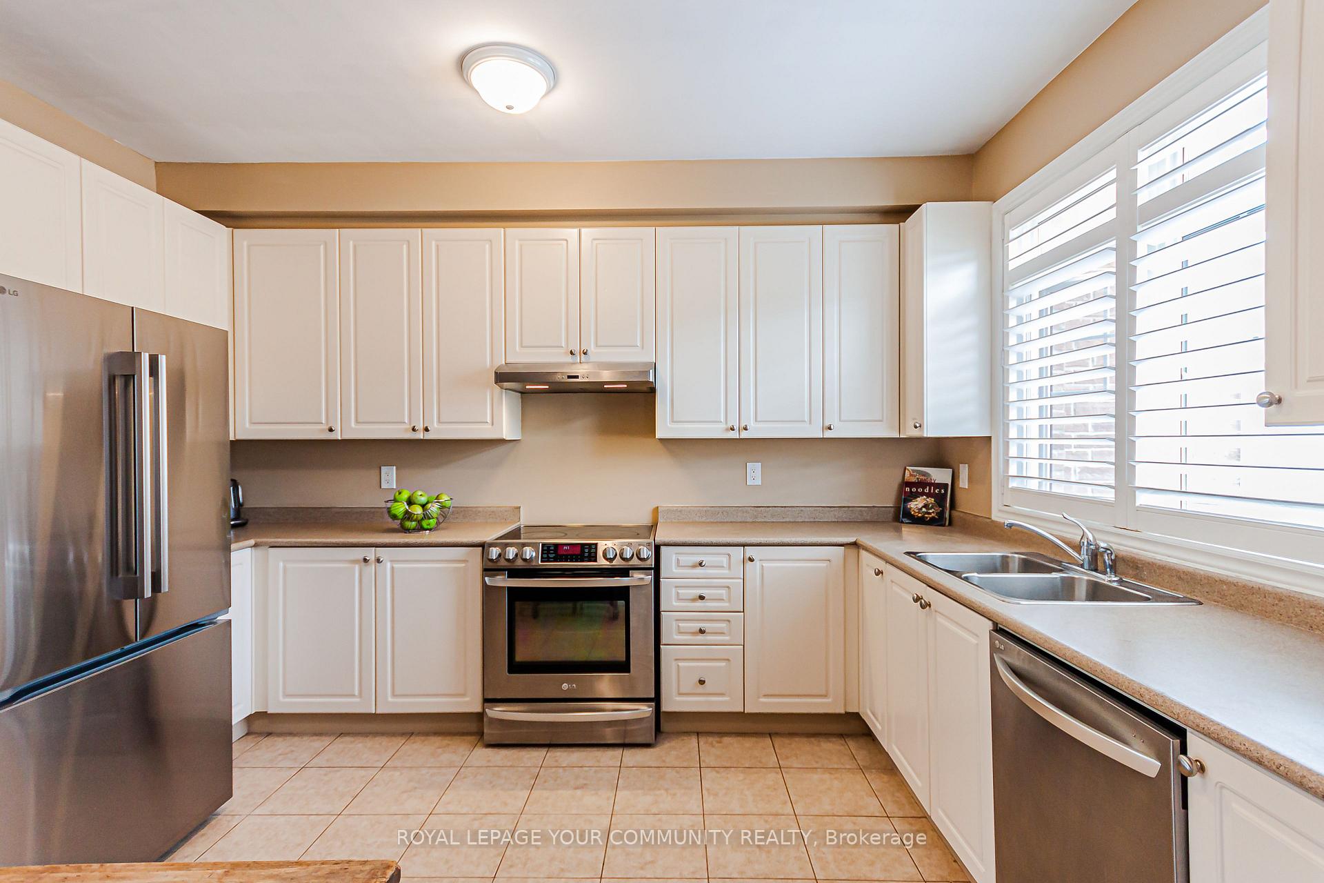 Photo 9 of 37 Gadani Drive, Markham, Greensborough — HOMEH