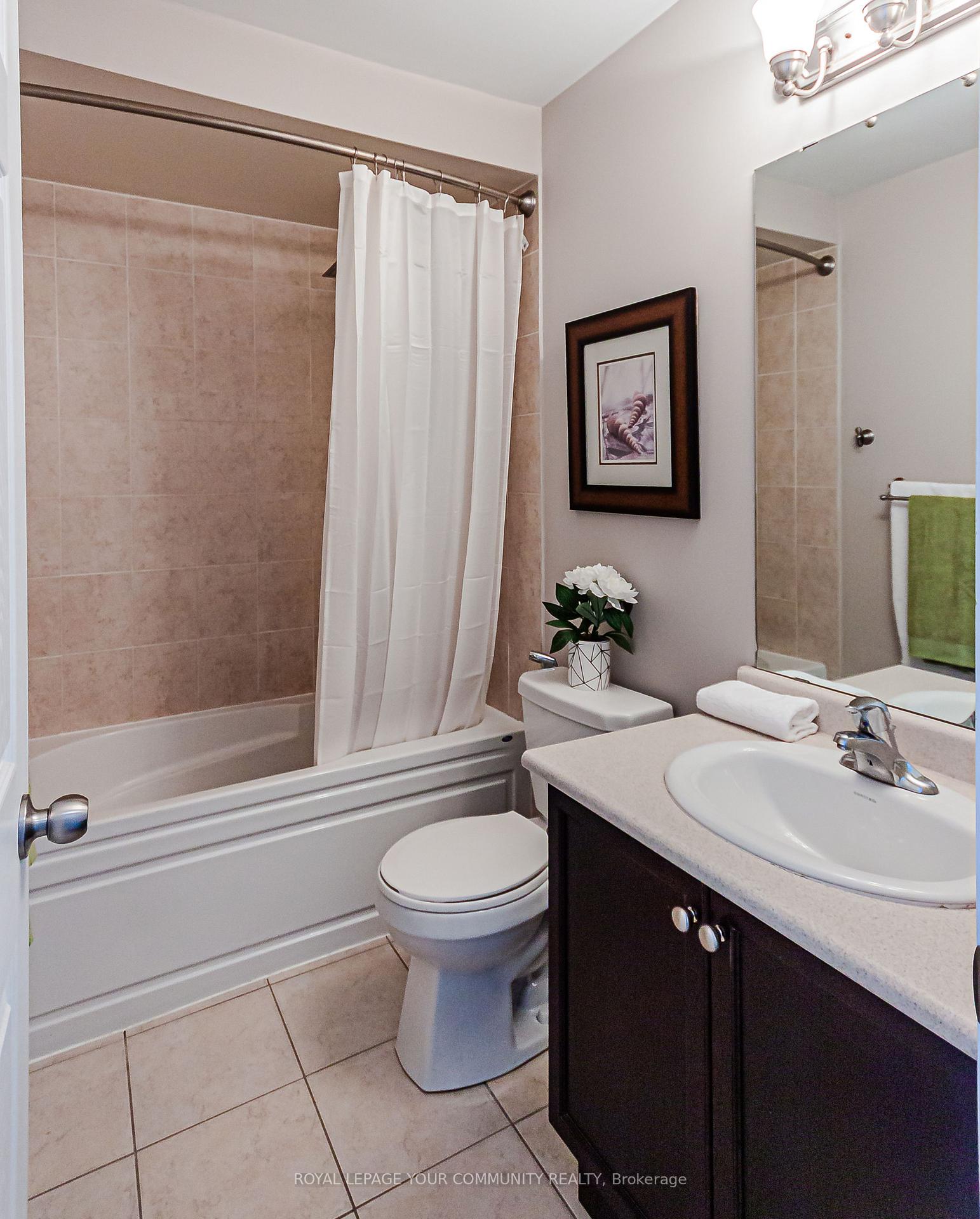 Photo 24 of 37 Gadani Drive, Markham, Greensborough — HOMEH