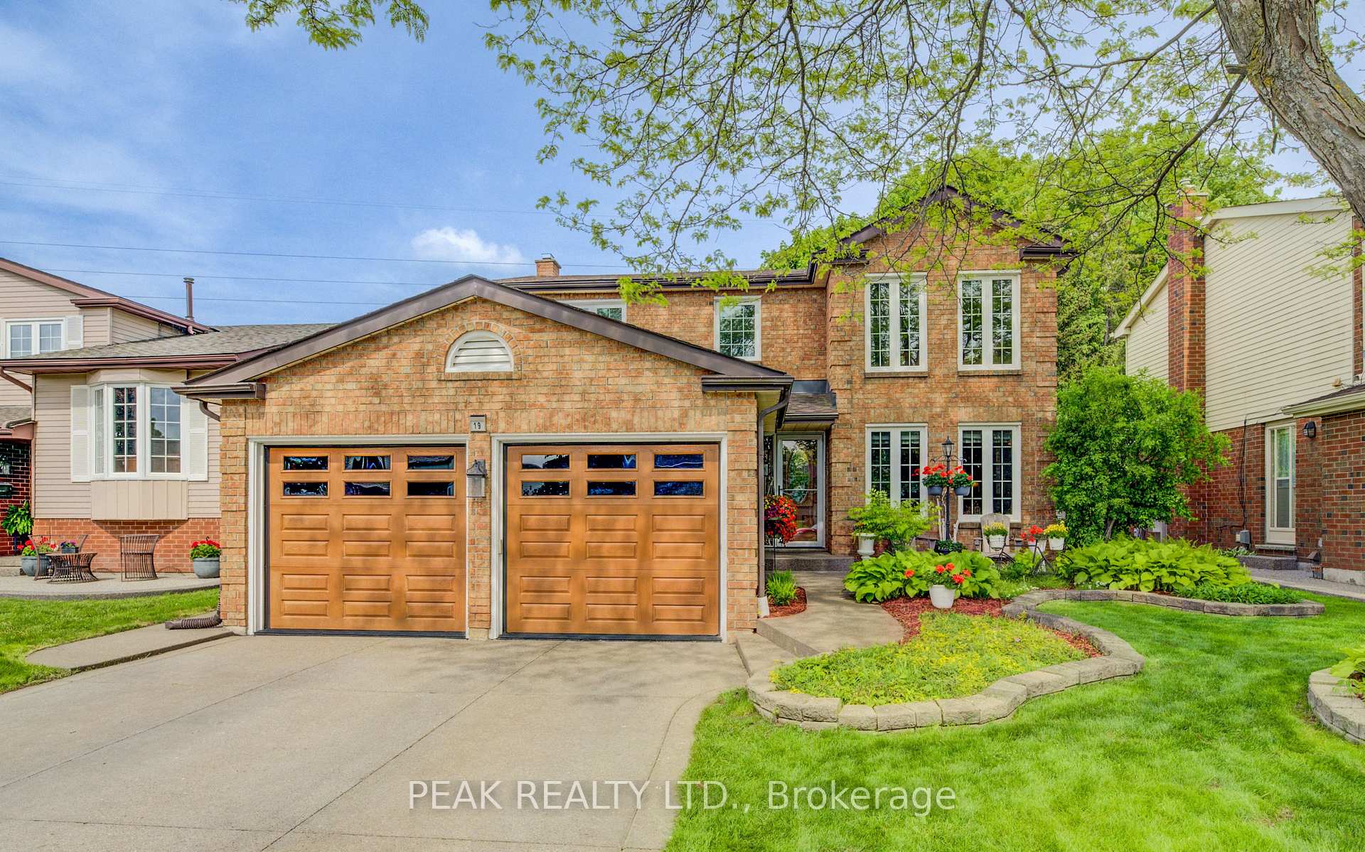 Photo 1 of 19 Old Park Lane, Kitchener — HOMEH