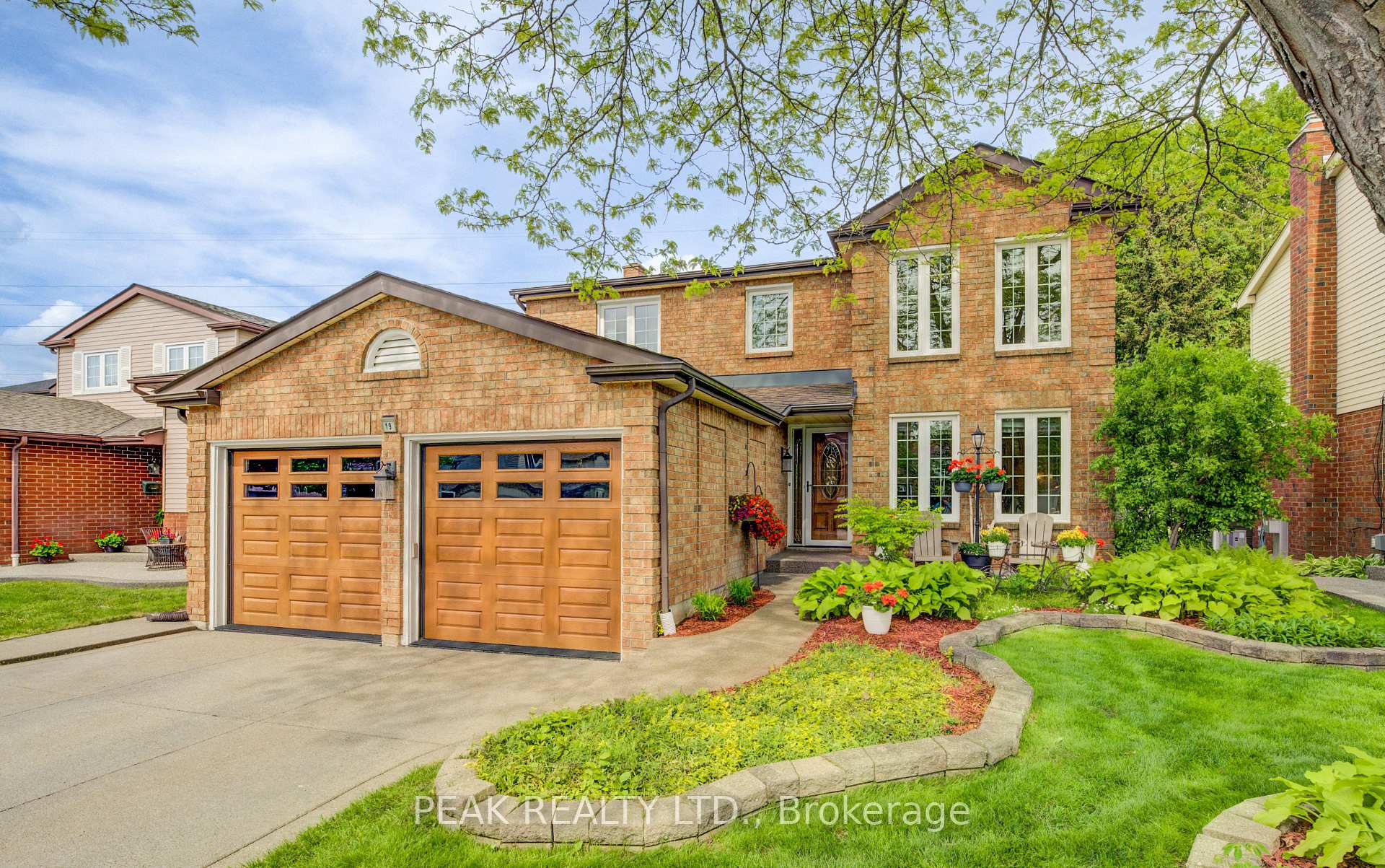 Photo 2 of 19 Old Park Lane, Kitchener — HOMEH
