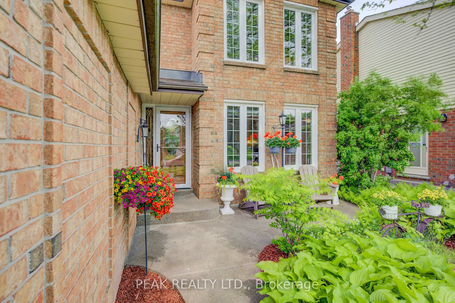 Photo 3 of 19 Old Park Lane, Kitchener — HOMEH