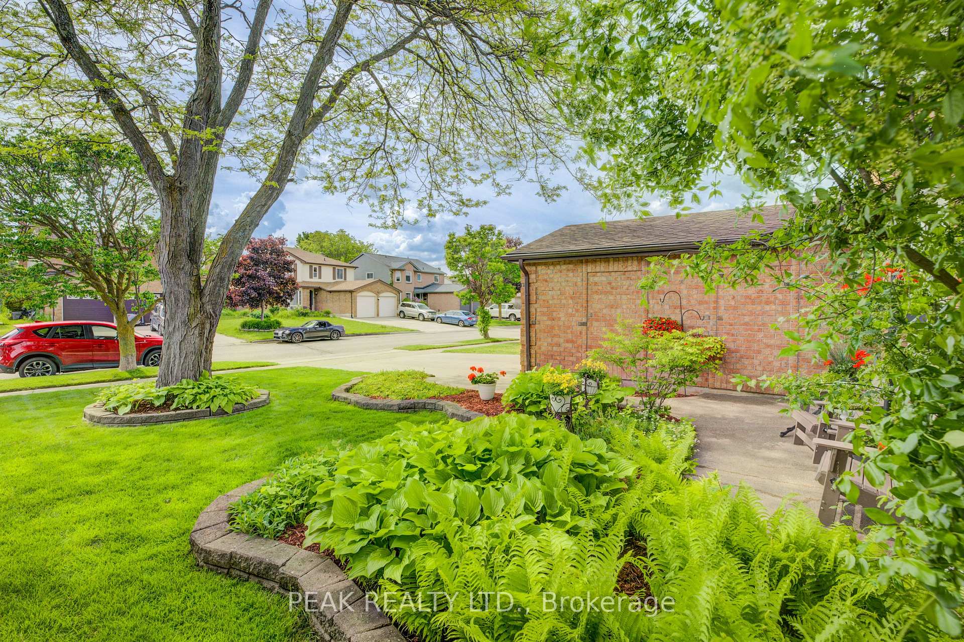Photo 4 of 19 Old Park Lane, Kitchener — HOMEH