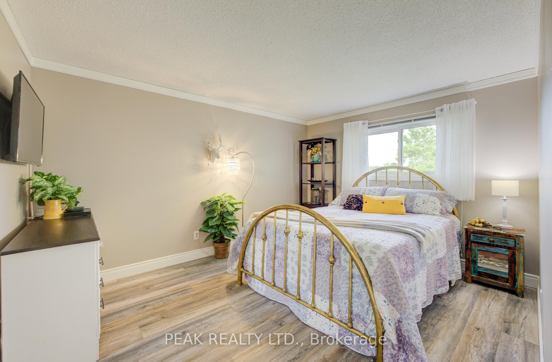 Photo 28 of 19 Old Park Lane, Kitchener — HOMEH