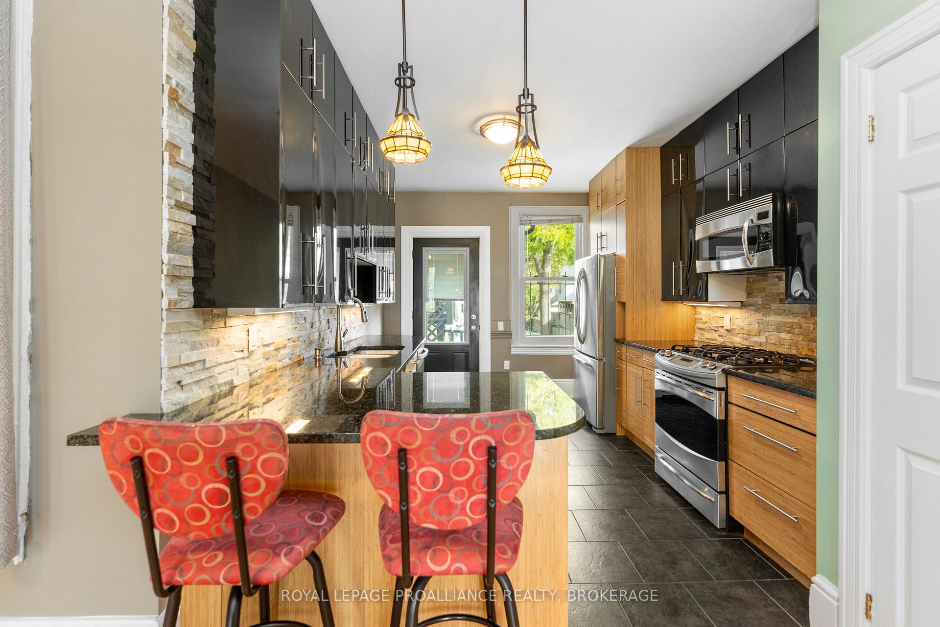 Photo 10 of 153 Montreal Street, Kingston, East of Sir John A. Blvd — HOMEH