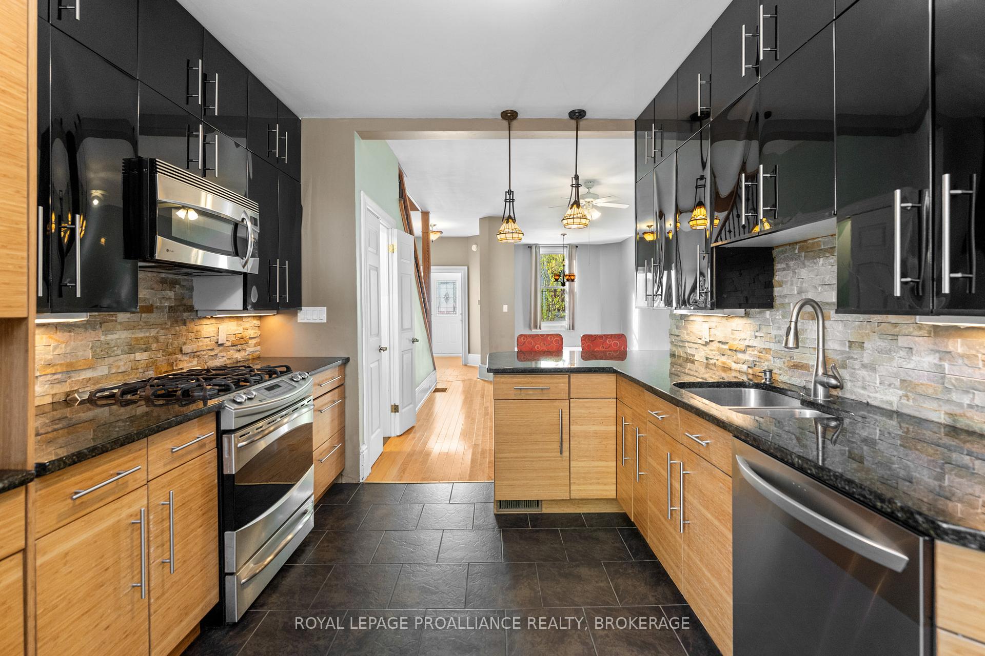 Photo 14 of 153 Montreal Street, Kingston, East of Sir John A. Blvd — HOMEH