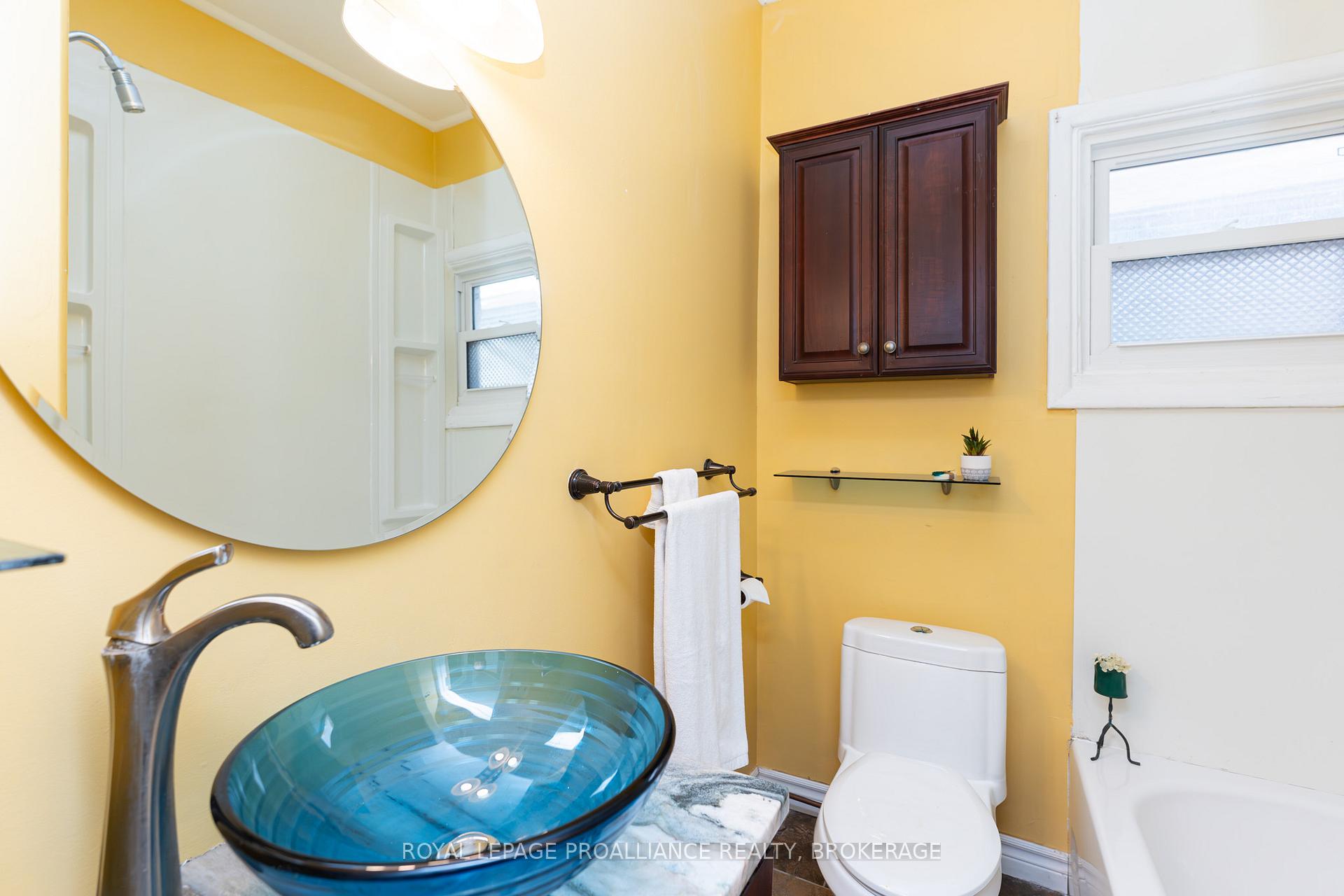Photo 18 of 153 Montreal Street, Kingston, East of Sir John A. Blvd — HOMEH