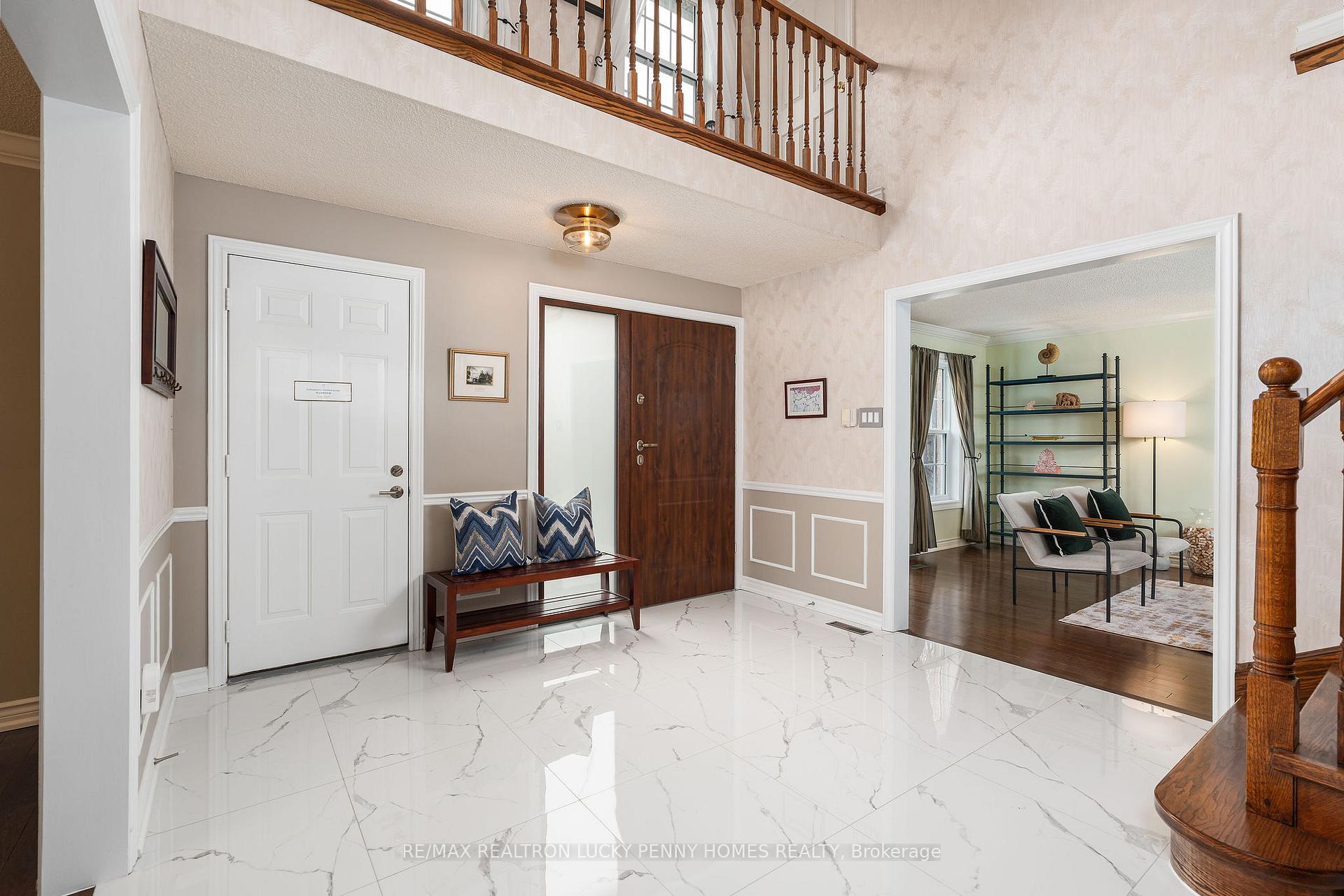 Photo 5 of 124 Aitken Circle, Markham, Unionville — HOMEH