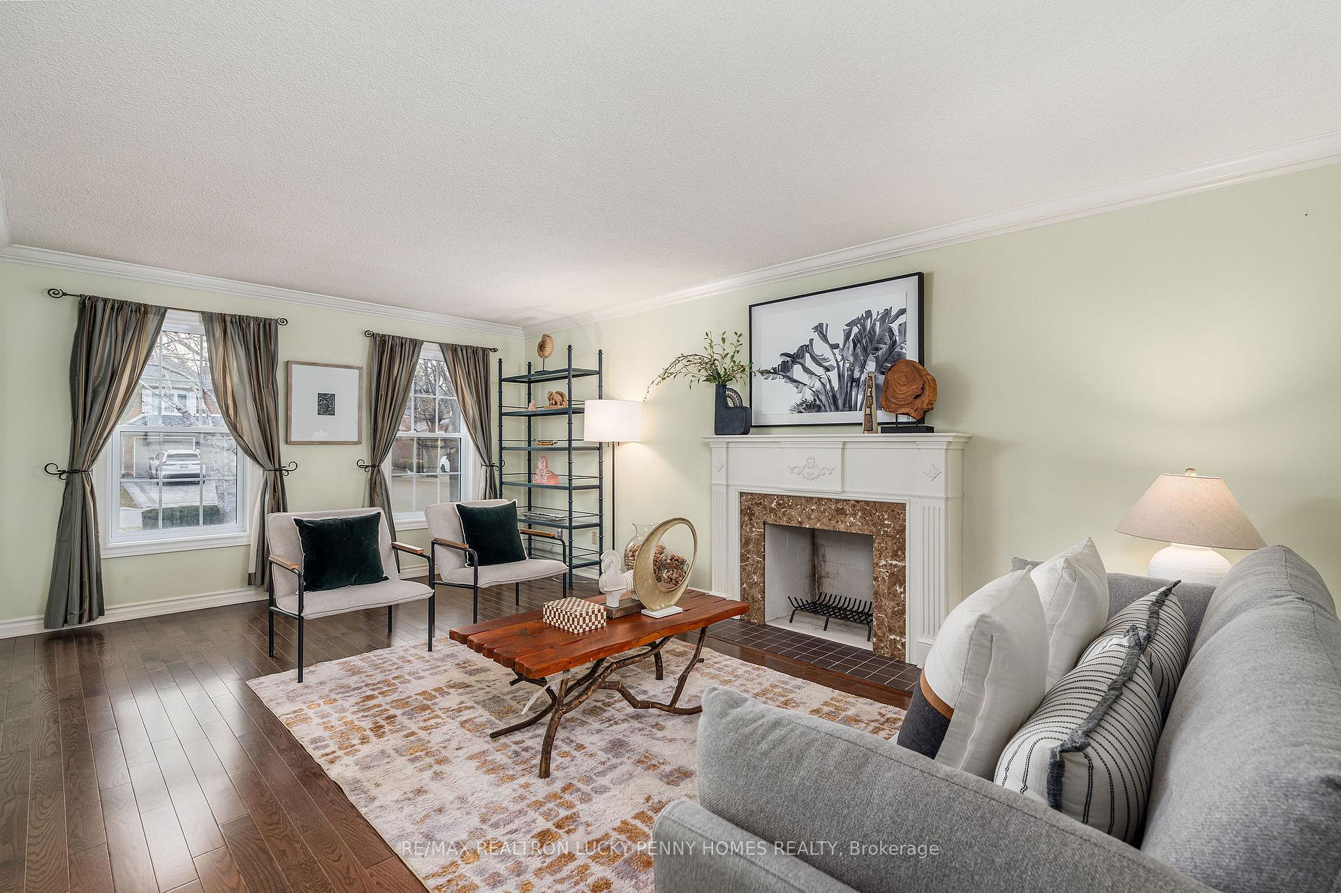 Photo 6 of 124 Aitken Circle, Markham, Unionville — HOMEH